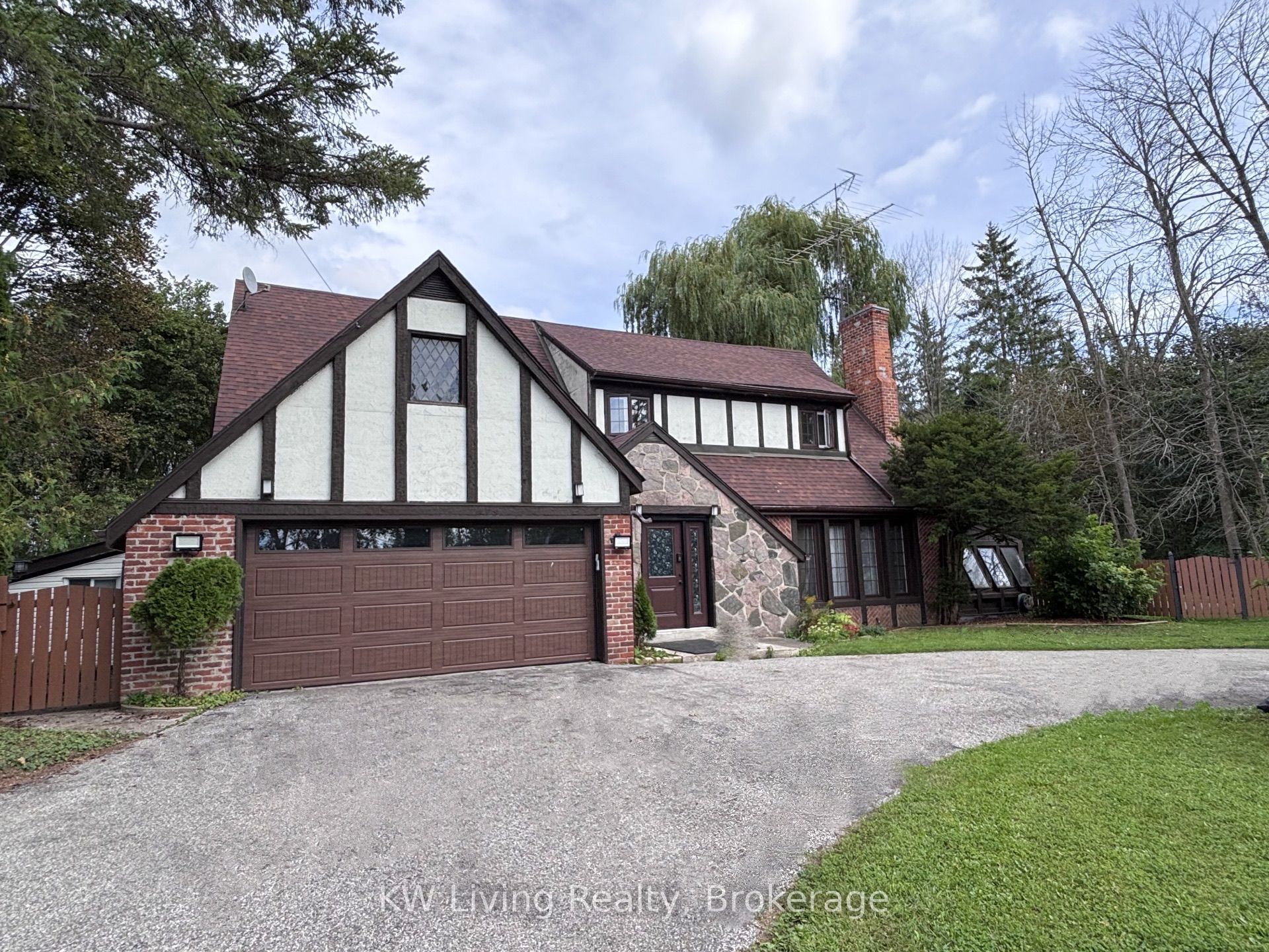 5511 Fawn Bay Road, Ramara, ON L3V 0N2