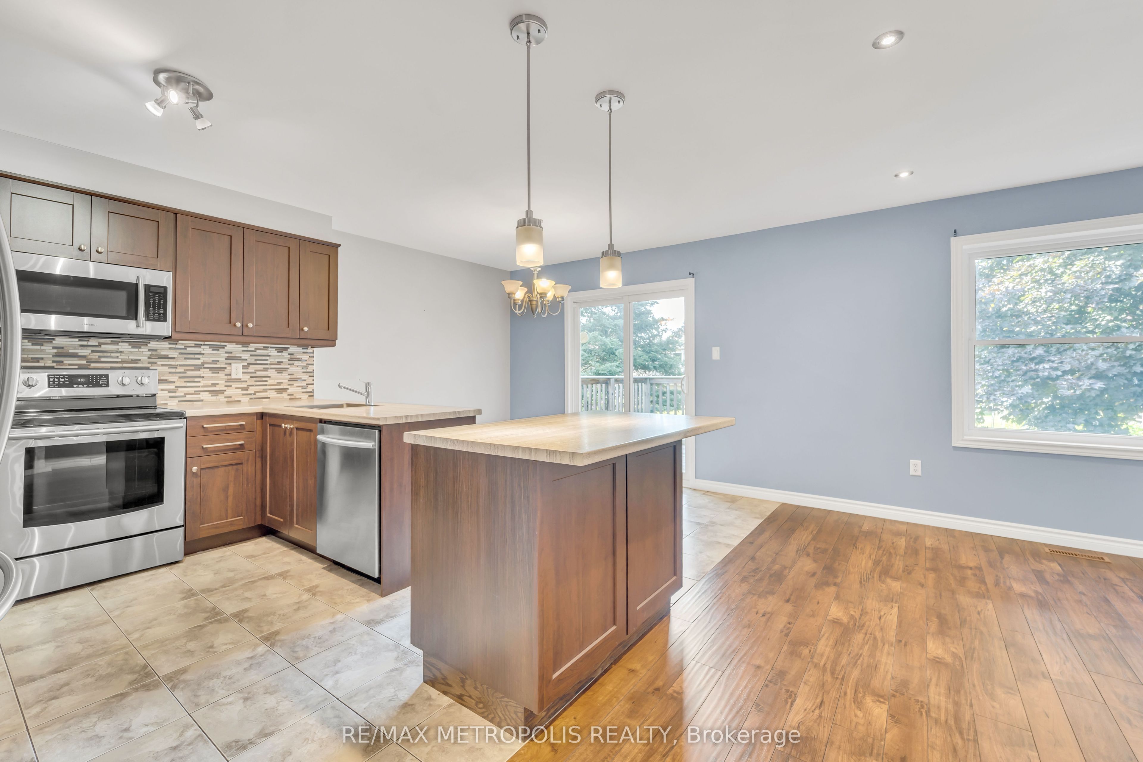 24 Acorn Crescent, Wasaga Beach, ON L9Z 1L6 photo 4