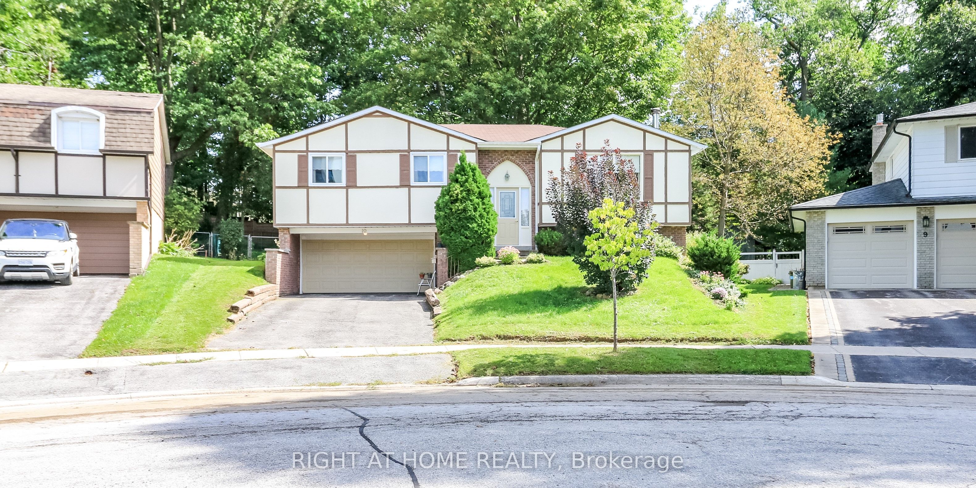 10 Campfire Court, Barrie, ON L4M 5G9