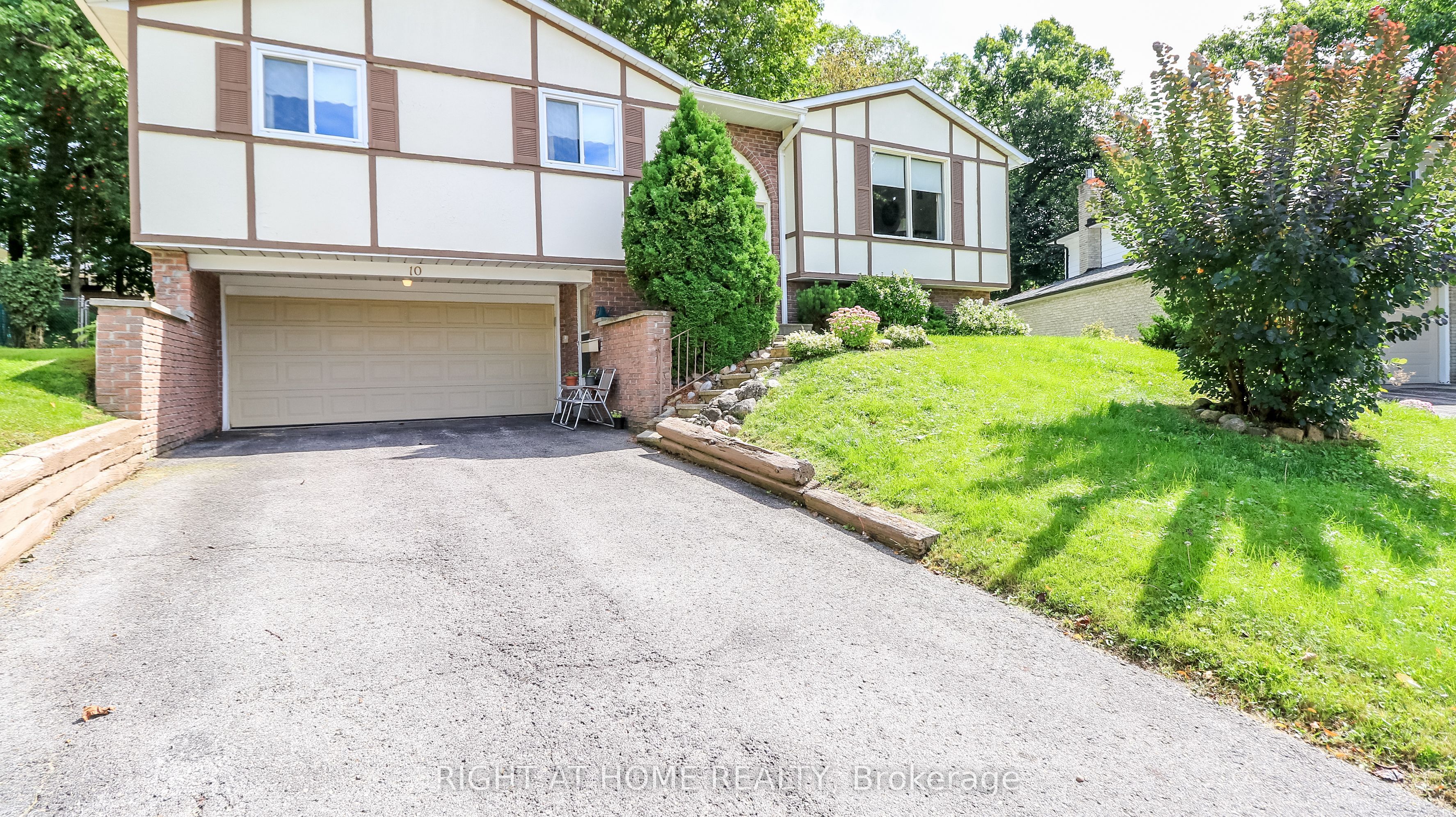 10 Campfire Court, Barrie, ON L4M 5G9 photo 2