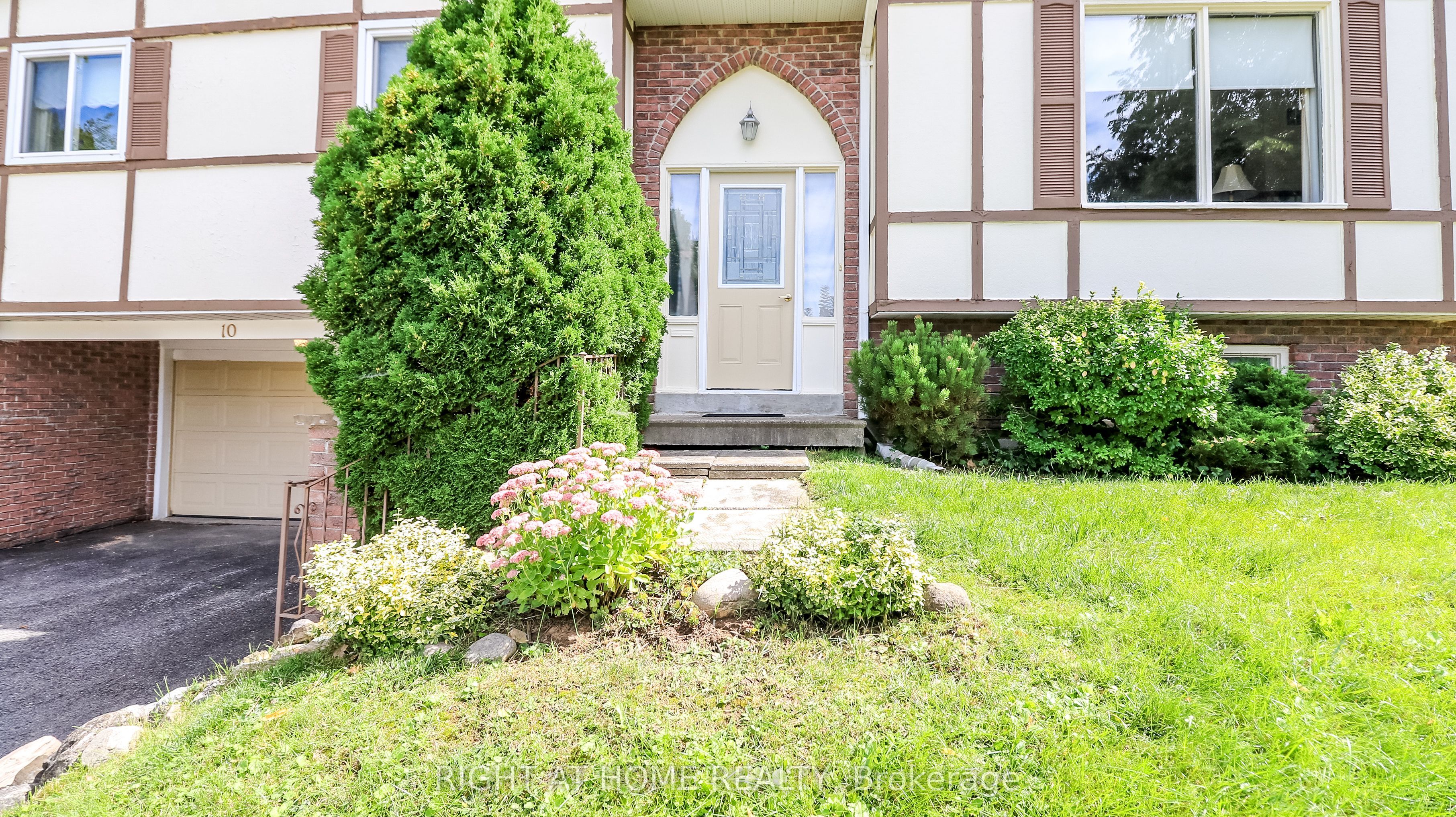 10 Campfire Court, Barrie, ON L4M 5G9 photo 4