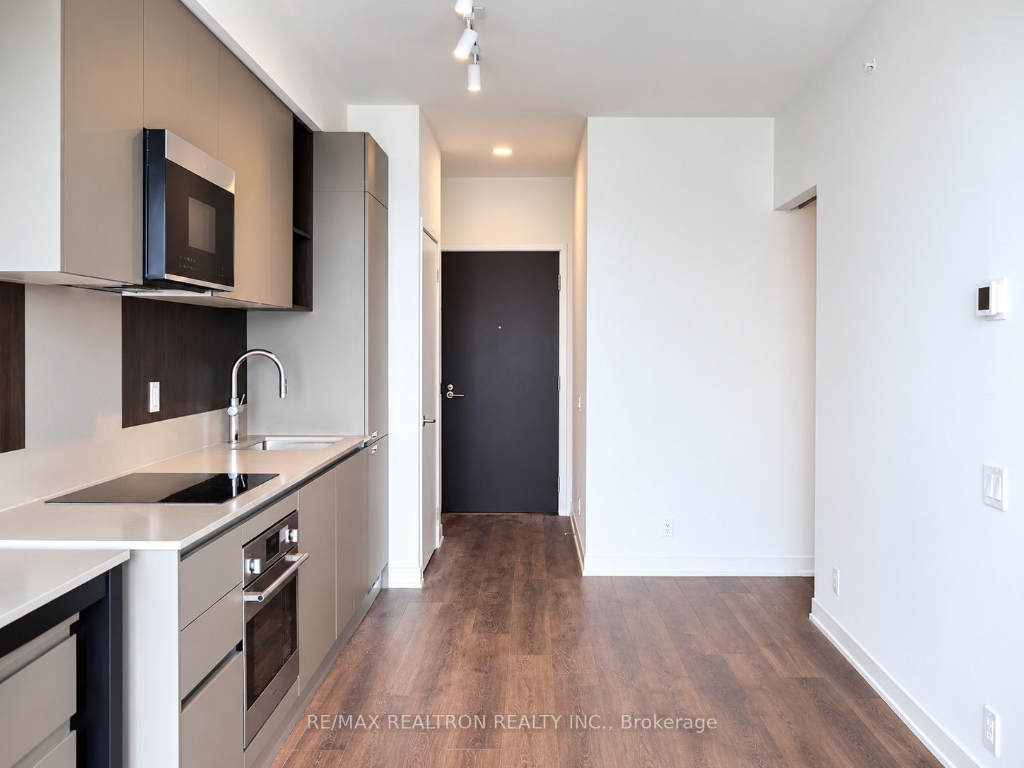 39 Mary Street 2903, Barrie, ON L4N 1S9 photo 3