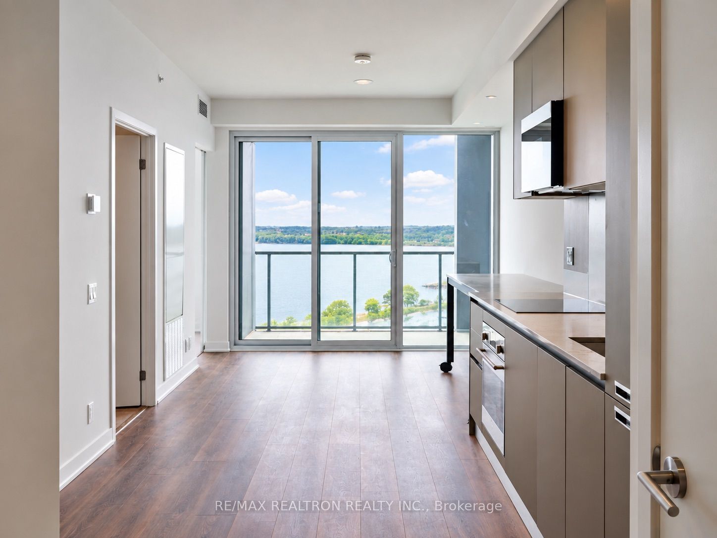39 Mary Street 2903, Barrie, ON L4N 1S9 photo 4