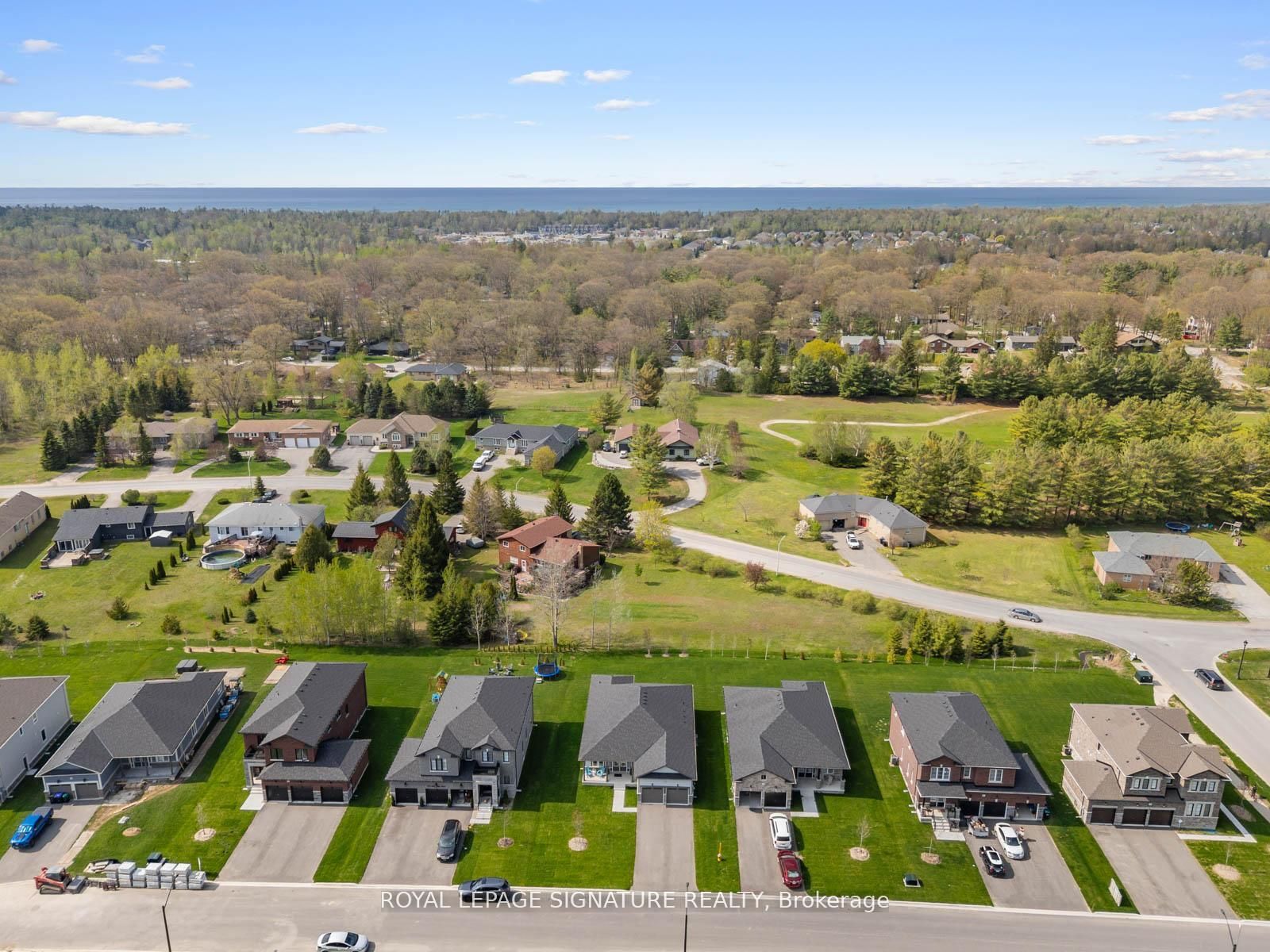 8 Misty Ridge Road, Wasaga Beach, ON L9Z 0R8 photo 2