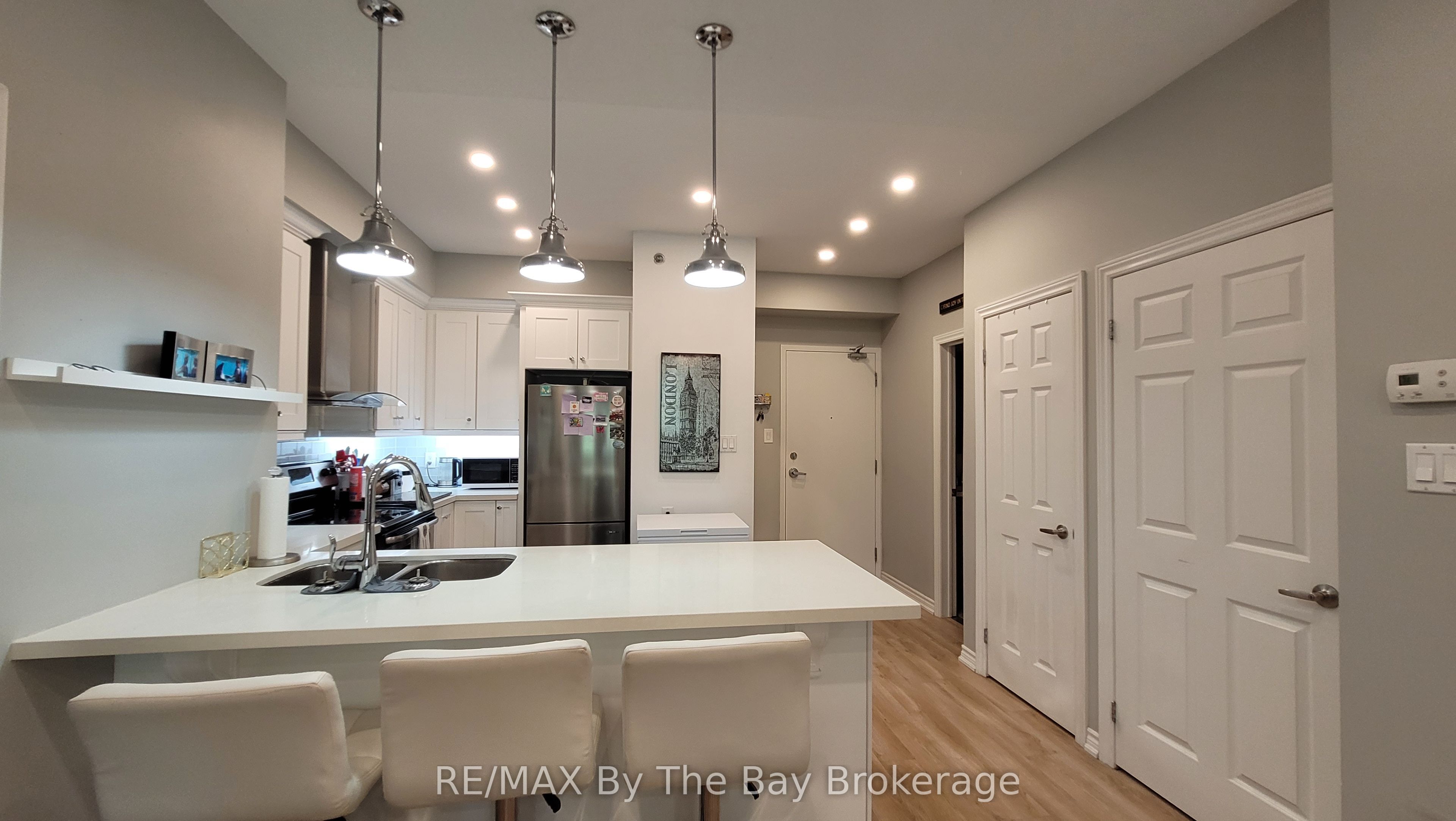 16 Westbury Road 106, Wasaga Beach, ON L9Z 0B8 photo 3