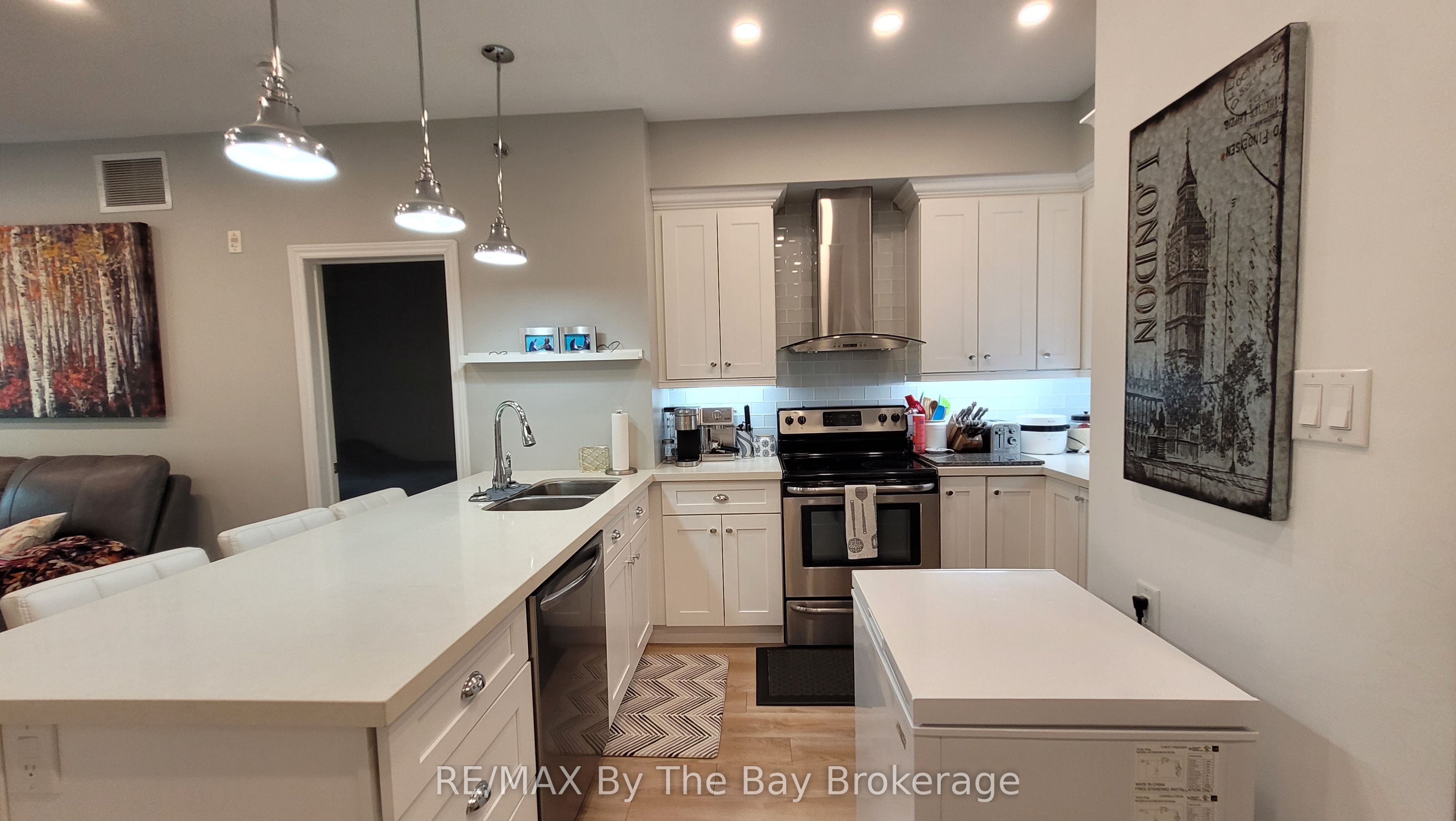 16 Westbury Road 106, Wasaga Beach, ON L9Z 0B8 photo 4