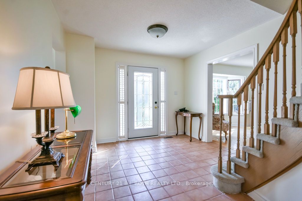 24 Grand Forest Drive, Barrie, ON L4N 7E8 photo 4