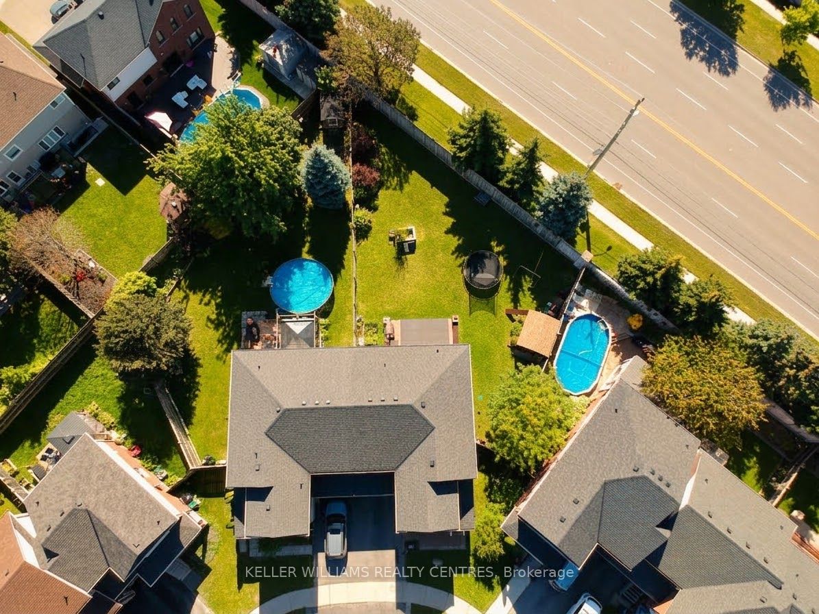 111 Bentley Crescent, Barrie, ON L4N 0Z1 photo 4