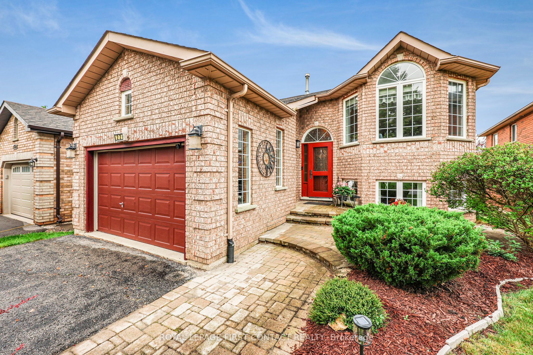 22 Logan Court, Barrie, ON L4N 8G9 photo 2