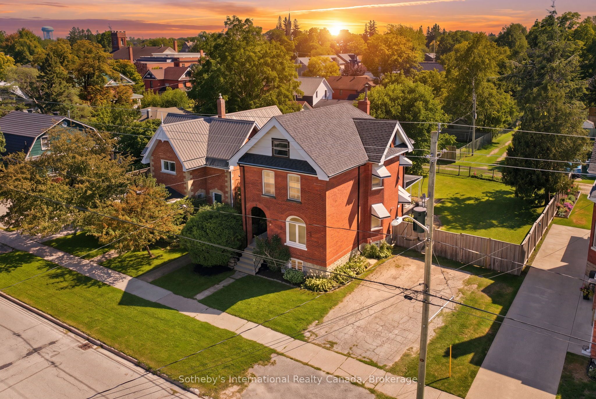 180 Second Street, Collingwood, ON L9Y 1G1 photo 2