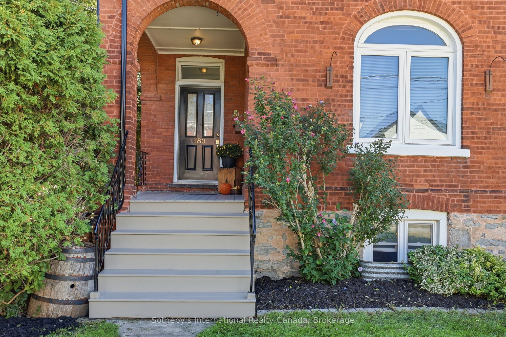 180 Second Street, Collingwood, ON L9Y 1G1 photo 3