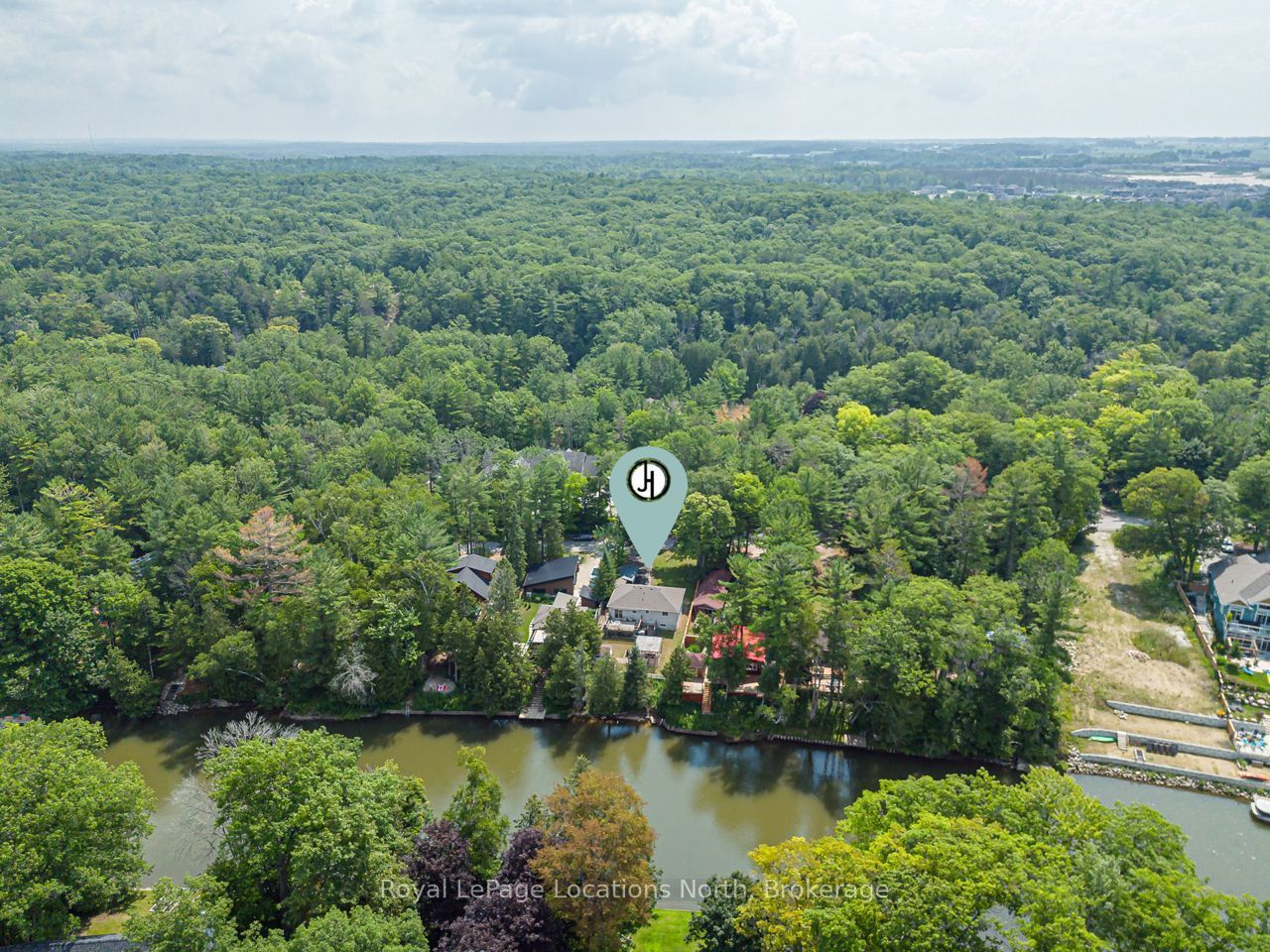 26 Stroud Crescent, Wasaga Beach, ON L9Z 2T5