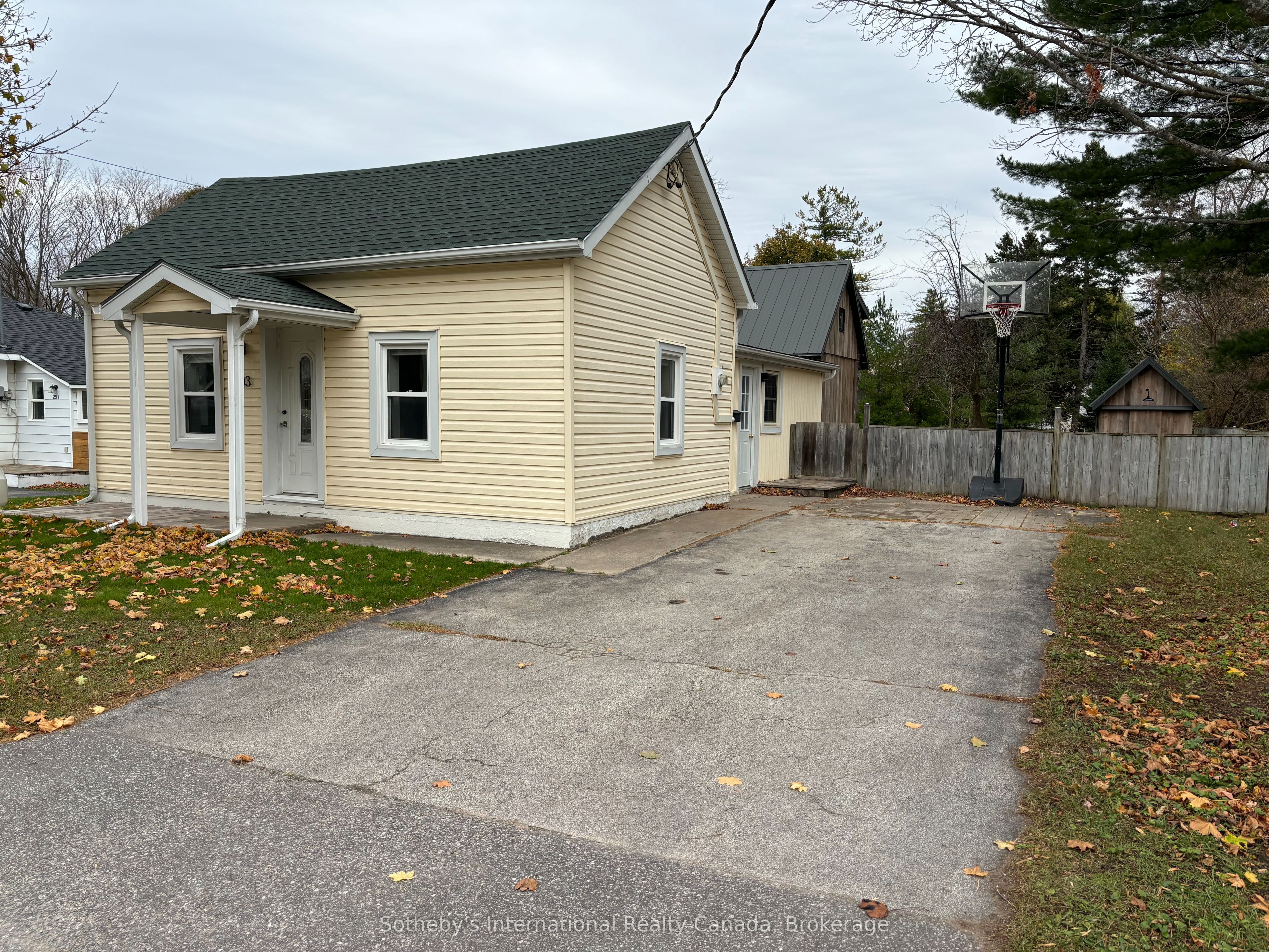 303 OAK Street, Collingwood, ON L9Y 2Y2 photo 2