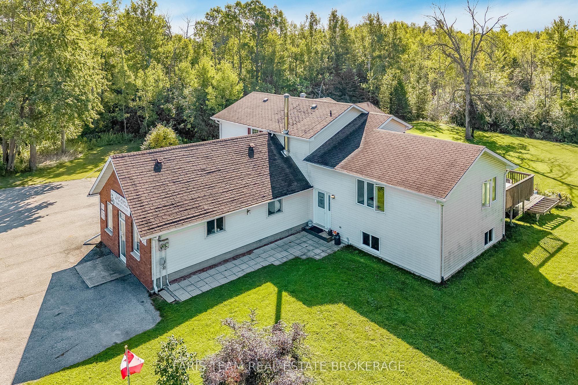 8801 Beachwood Road, Wasaga Beach, ON L9Z 2G5