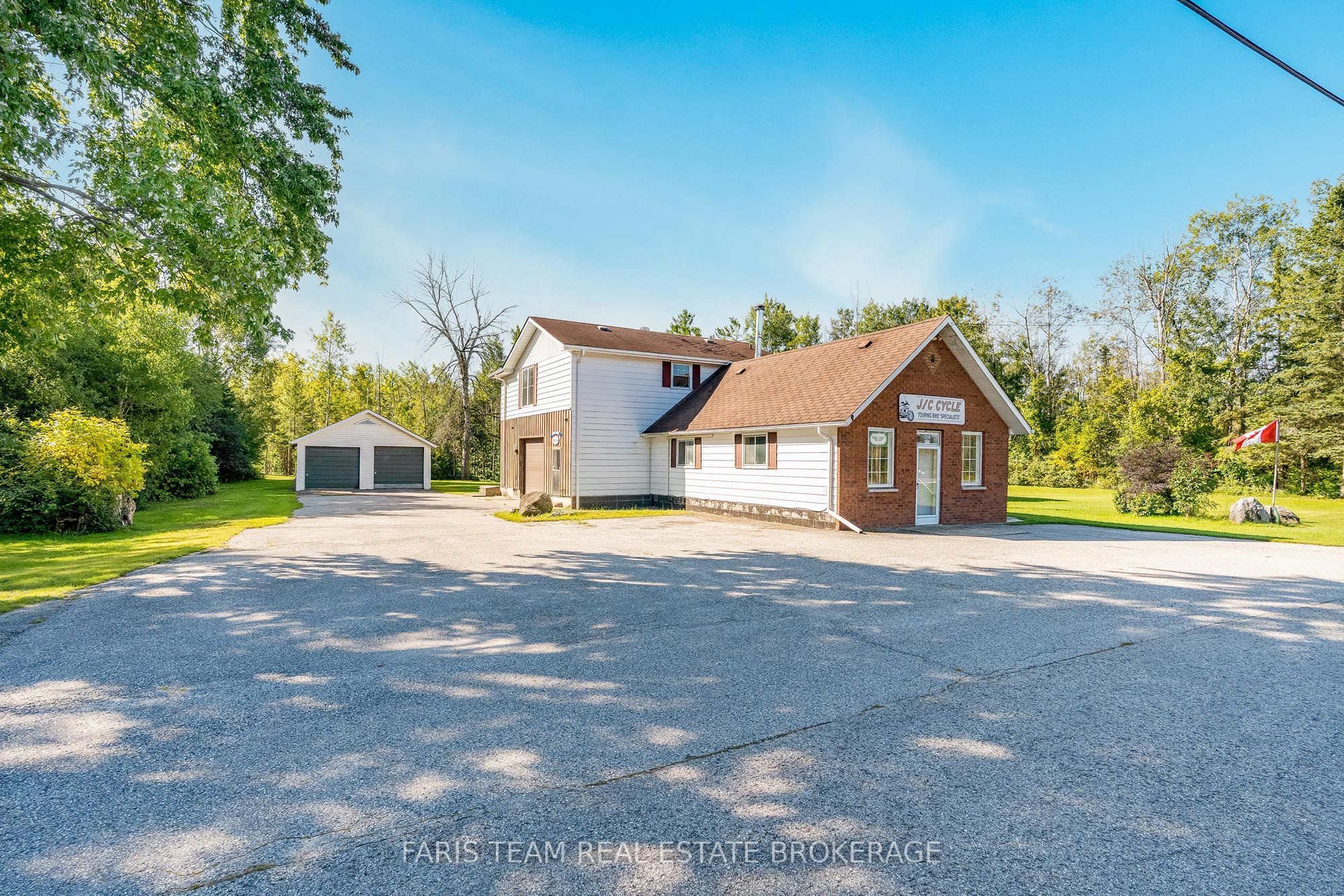 8801 Beachwood Road, Wasaga Beach, ON L9Z 2G5 photo 2