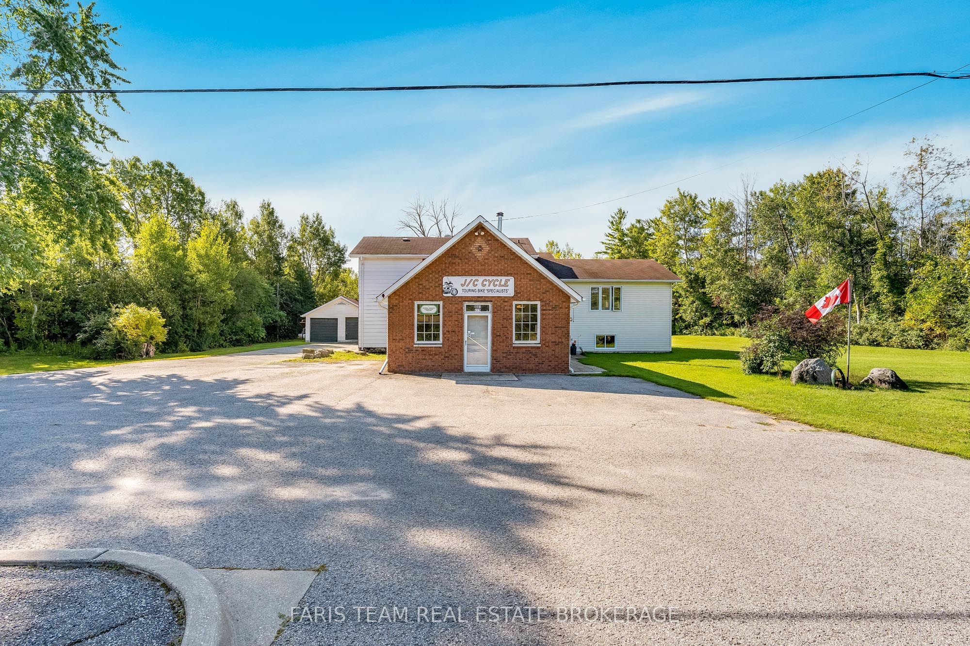 8801 Beachwood Road, Wasaga Beach, ON L9Z 2G5 photo 3
