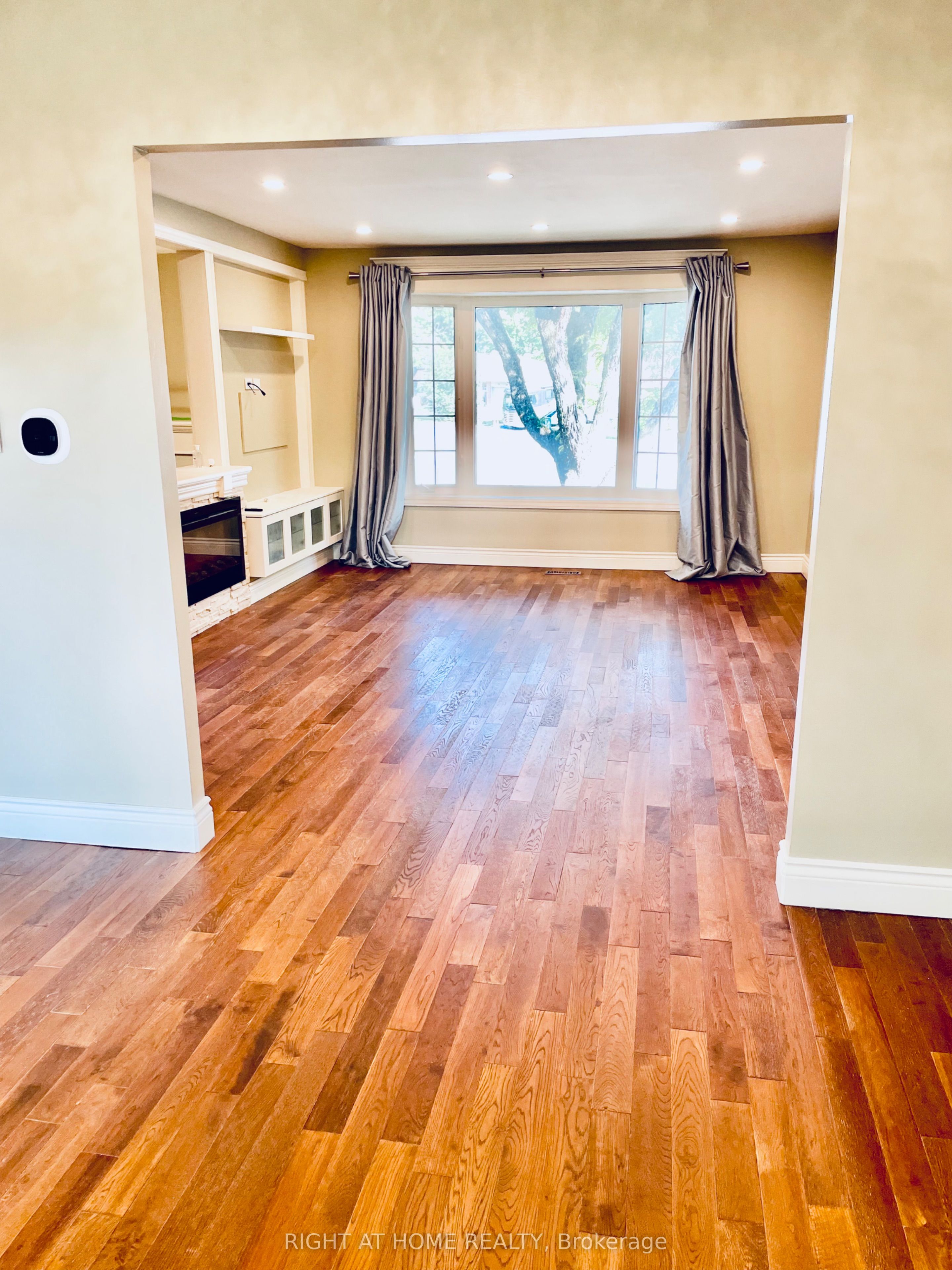 6 Beechcroft Circle, Barrie, ON L4M 4Y4 photo 2