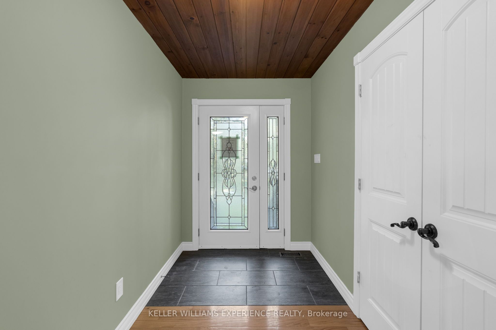 229 Sunnidale Road, Wasaga Beach, ON L9Z 2T4 photo 2