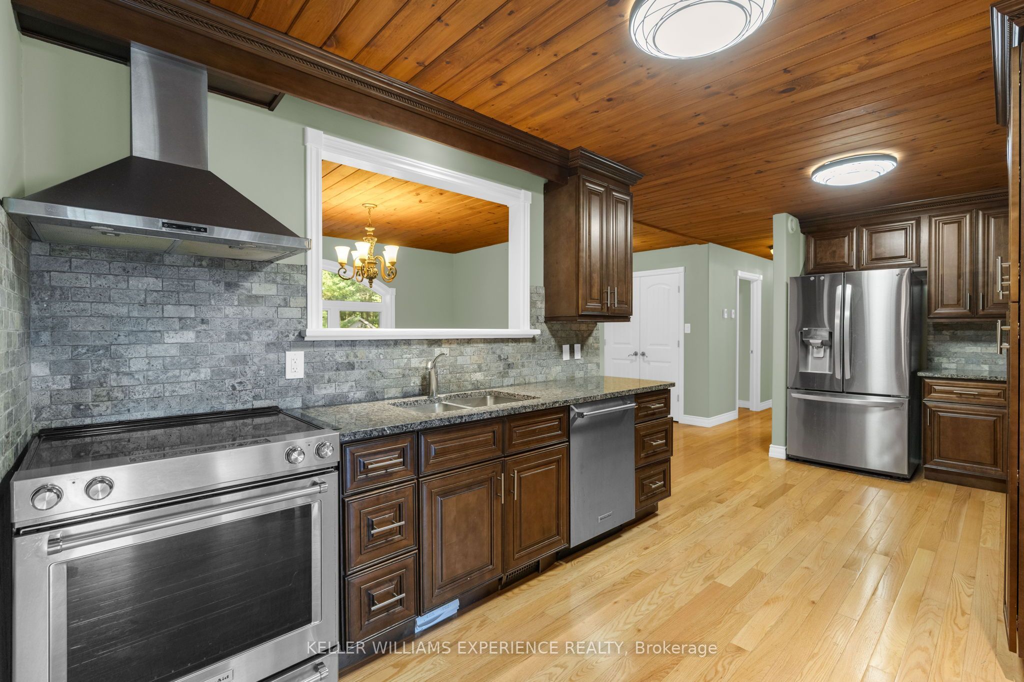 229 Sunnidale Road, Wasaga Beach, ON L9Z 2T4 photo 3