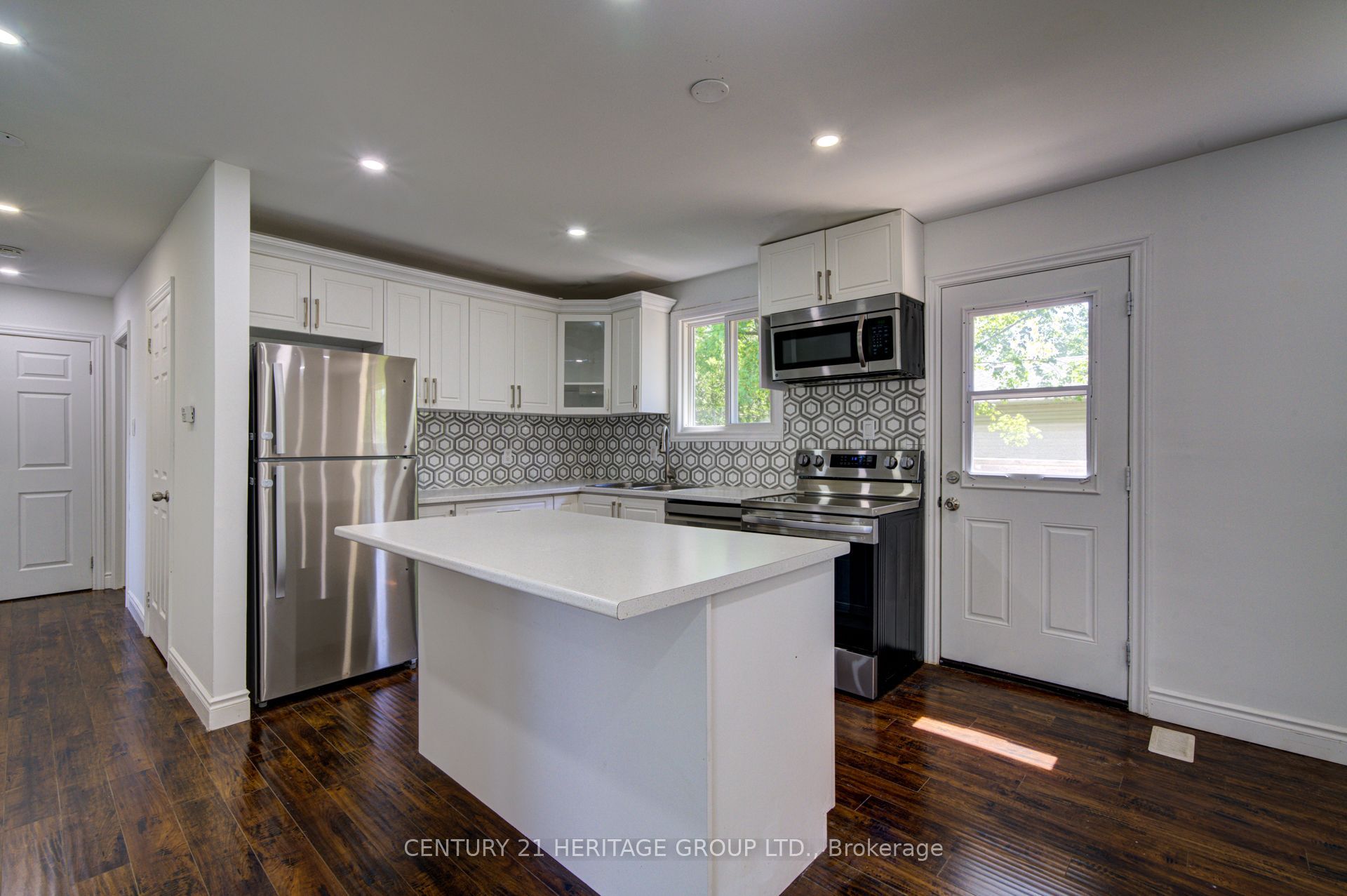 200 Ferndale Drive N, Barrie, ON L4N 9W1 photo 5