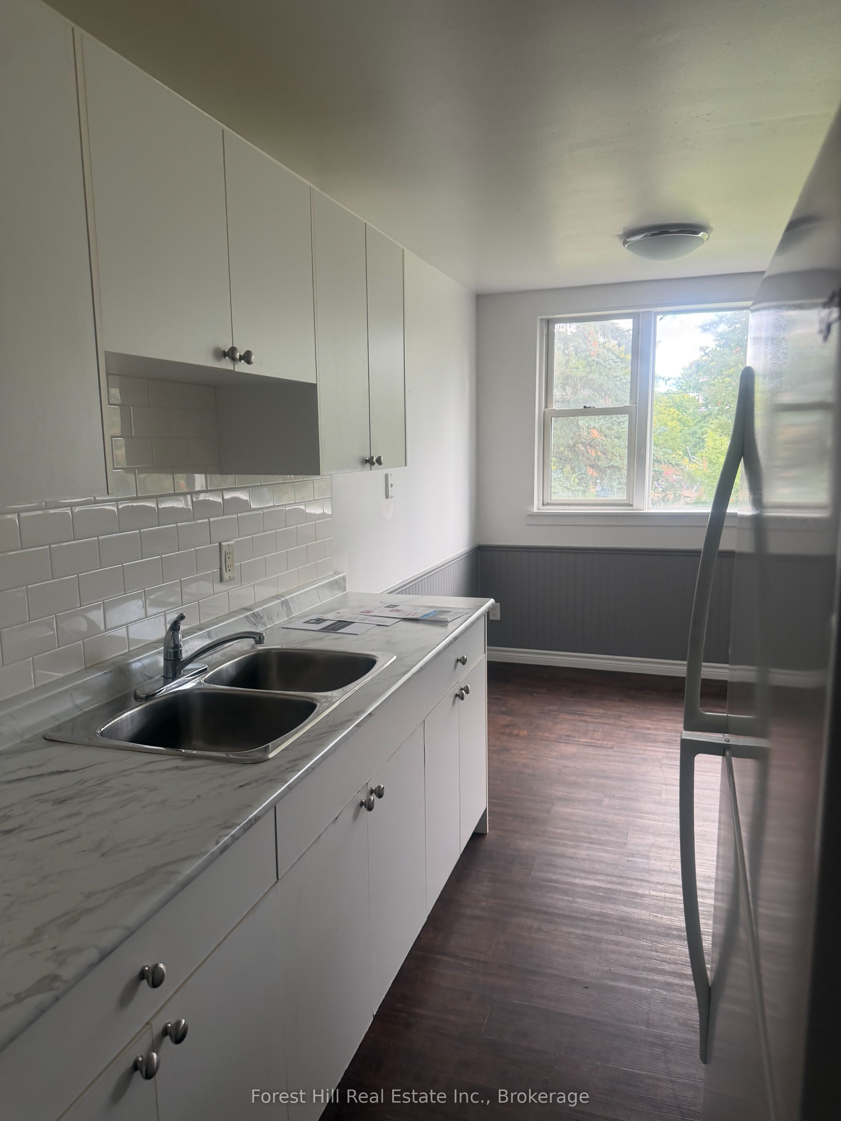 176 Eighth Street 201, Collingwood, ON L9Y 2C8 photo 3