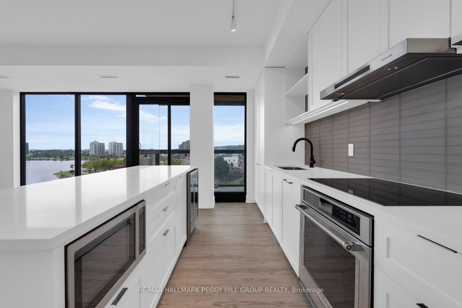 185 Dunlop Street E 623, Barrie, ON L4M 0L7 photo 3