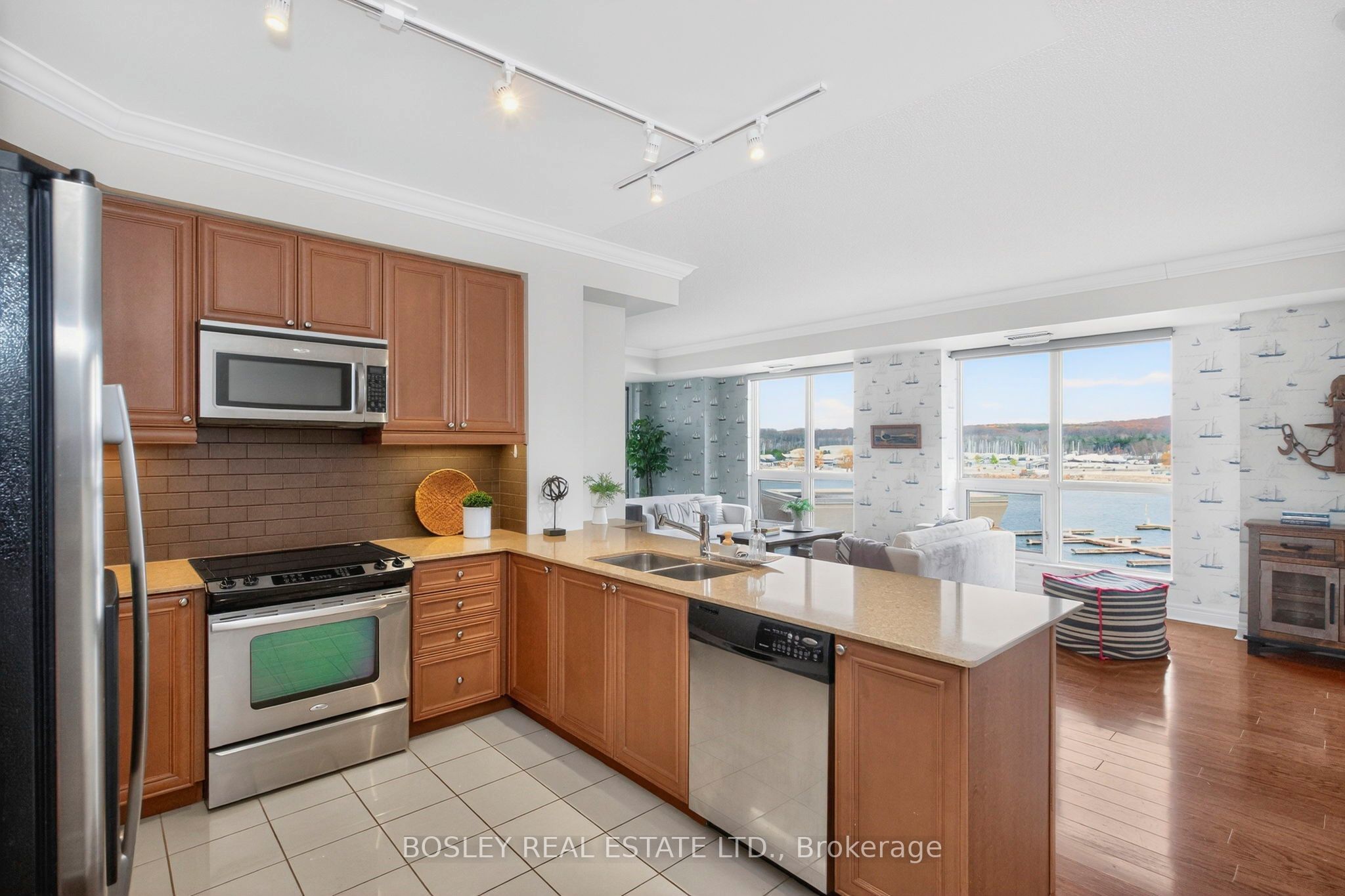 699 Aberdeen Boulevard 307, Midland, ON L4R 5P2 photo 5