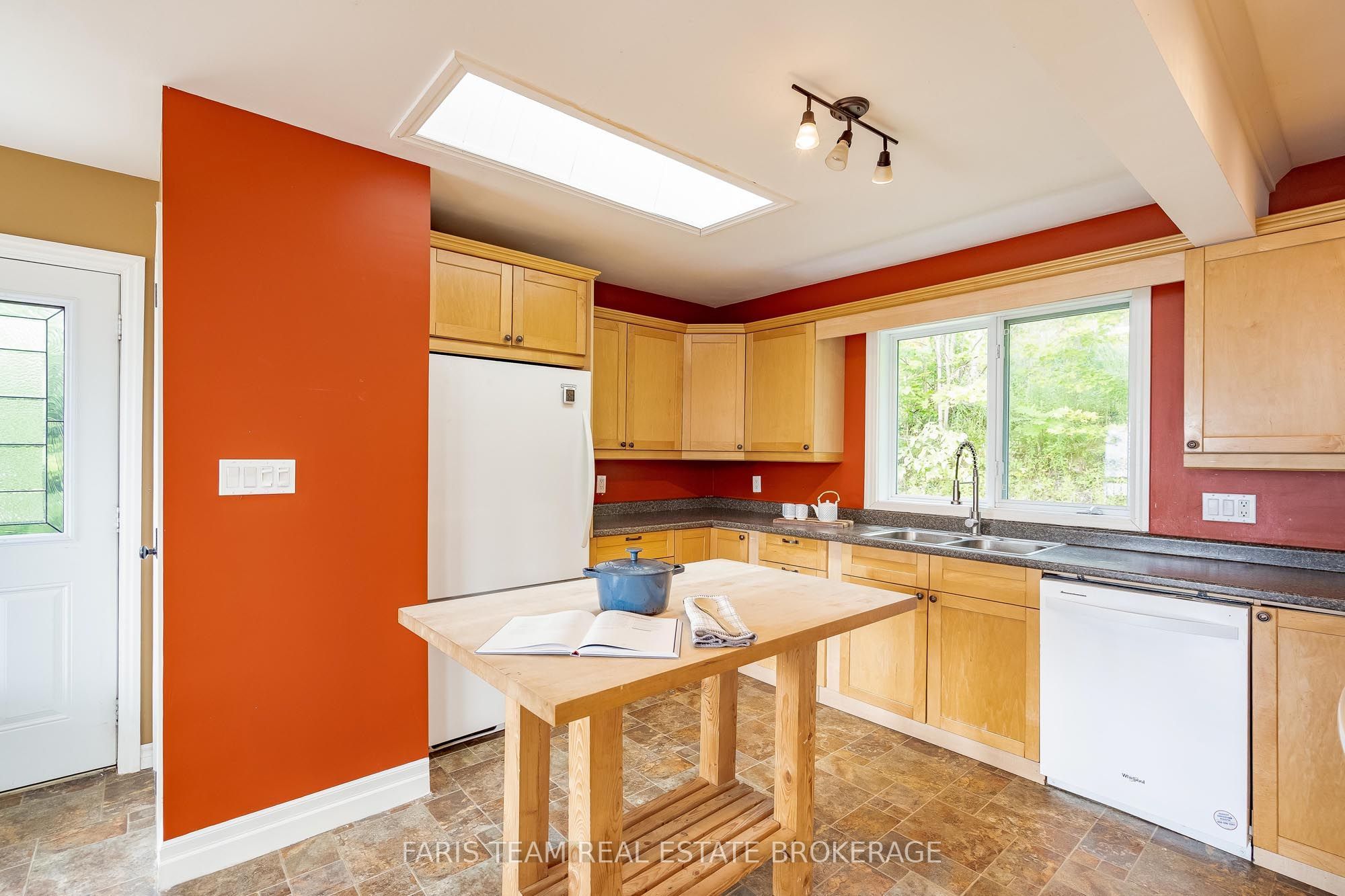 1858 Woods Bay Road, Severn, ON L3V 0V7 photo 5
