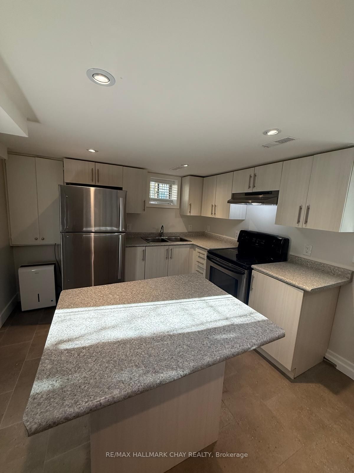 137 Clapperton Street, Barrie, ON L4M 3G3 photo 4