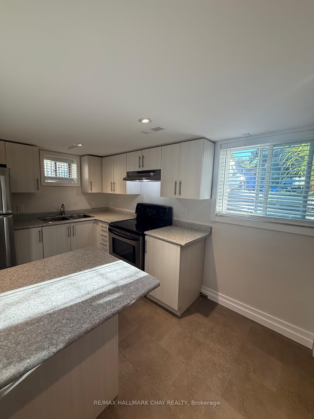 137 Clapperton Street, Barrie, ON L4M 3G3 photo 5