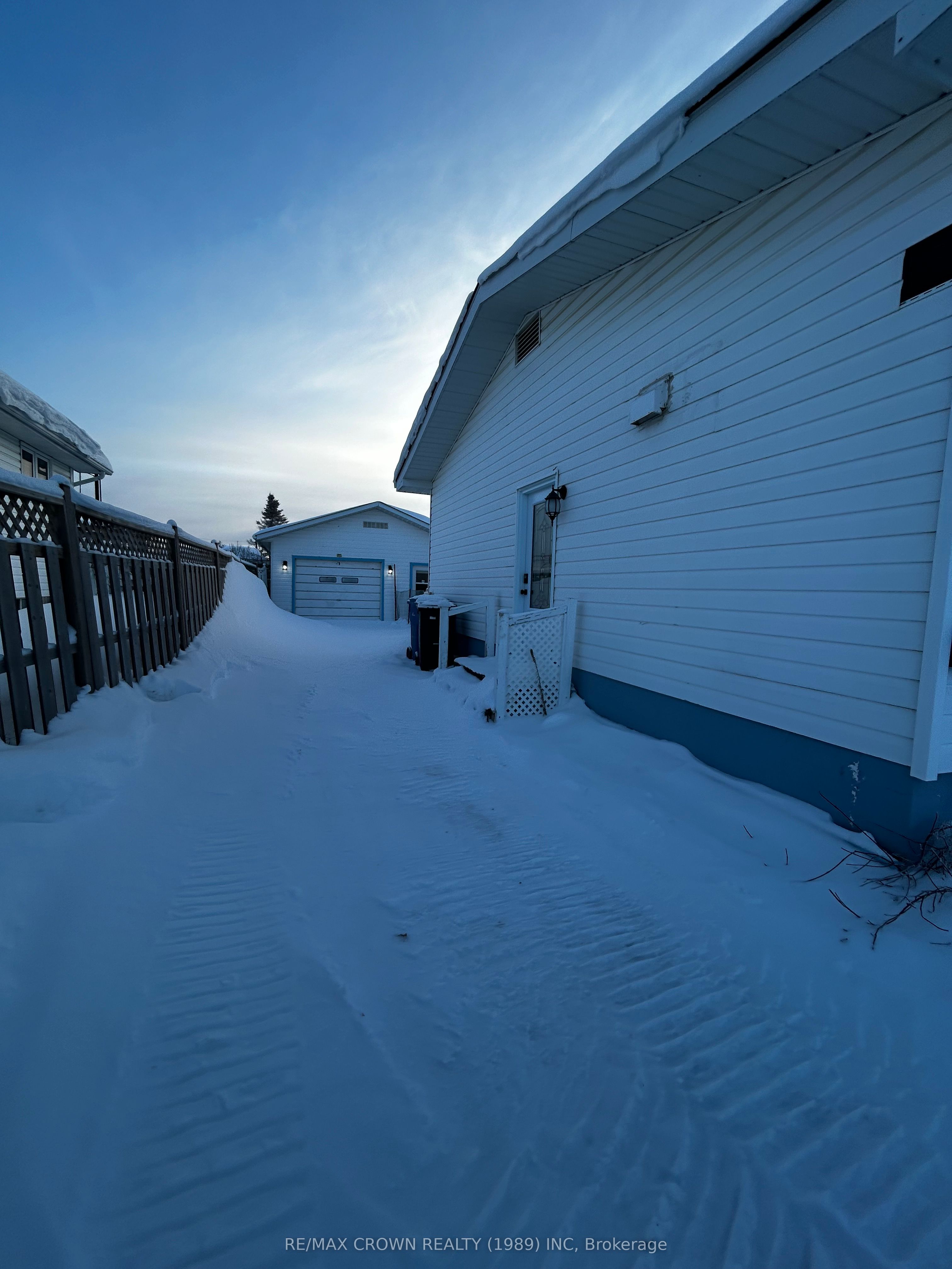 80 Brunelle Road S, Kapuskasing, ON P5N 2T5 photo 2