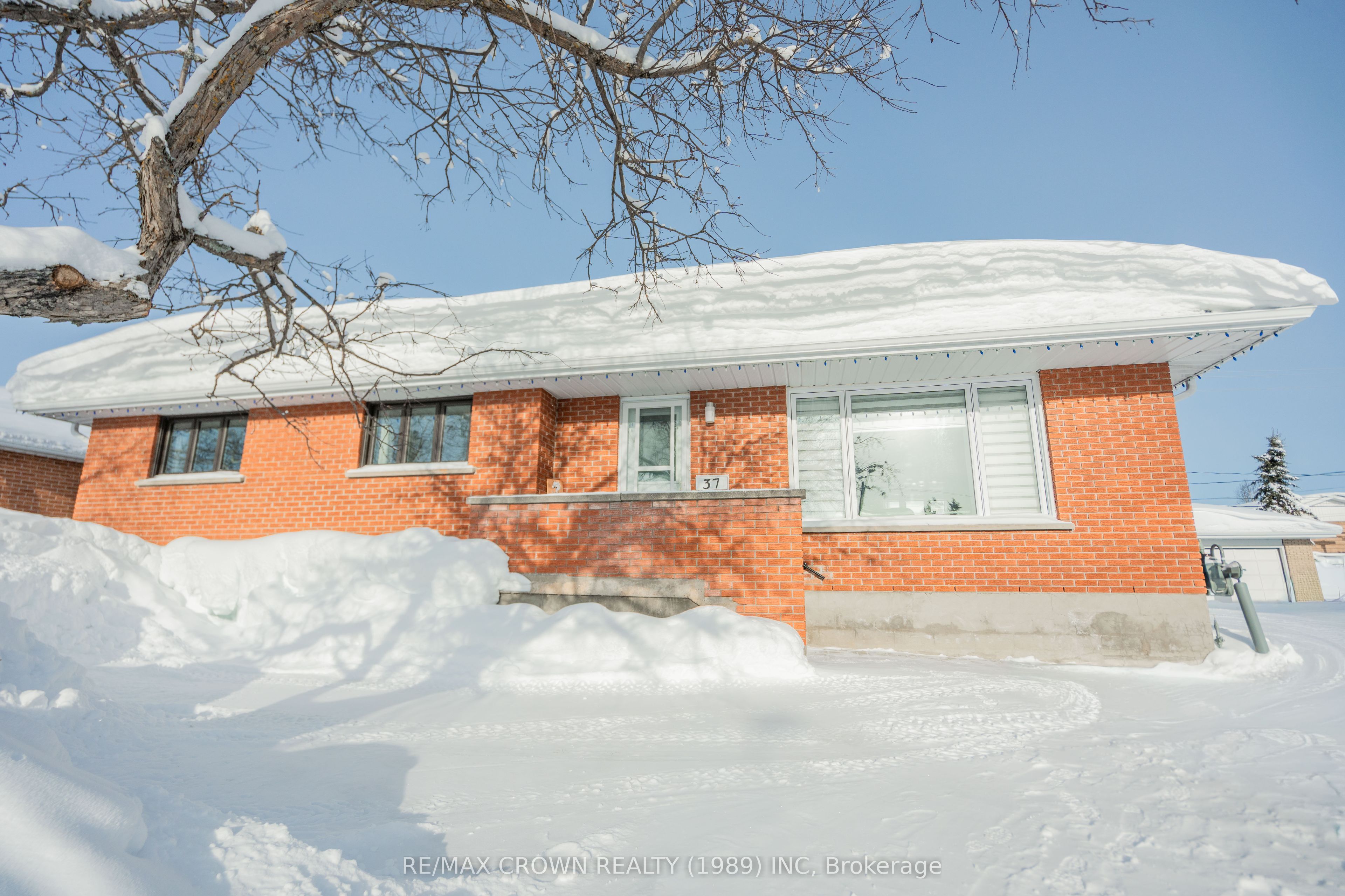 37 Clark Street, Kapuskasing, ON P5N 1L3 photo 2