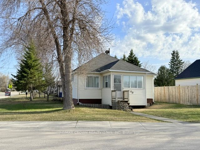 60 Egerton Street, Kapuskasing, ON P5N 1J4 photo 3