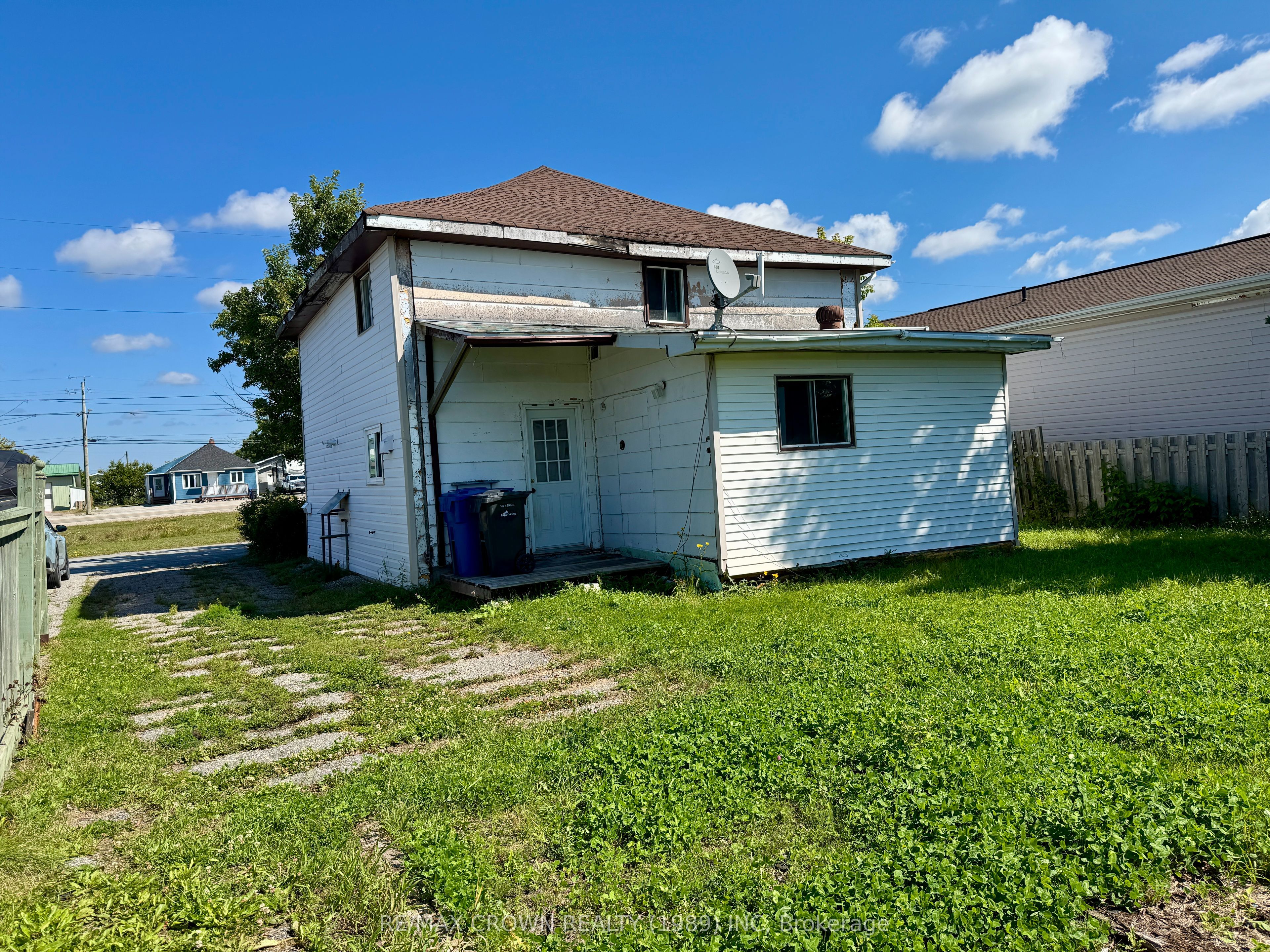 17 Lemarier Street, Kapuskasing, ON P5N 2S7 photo 3