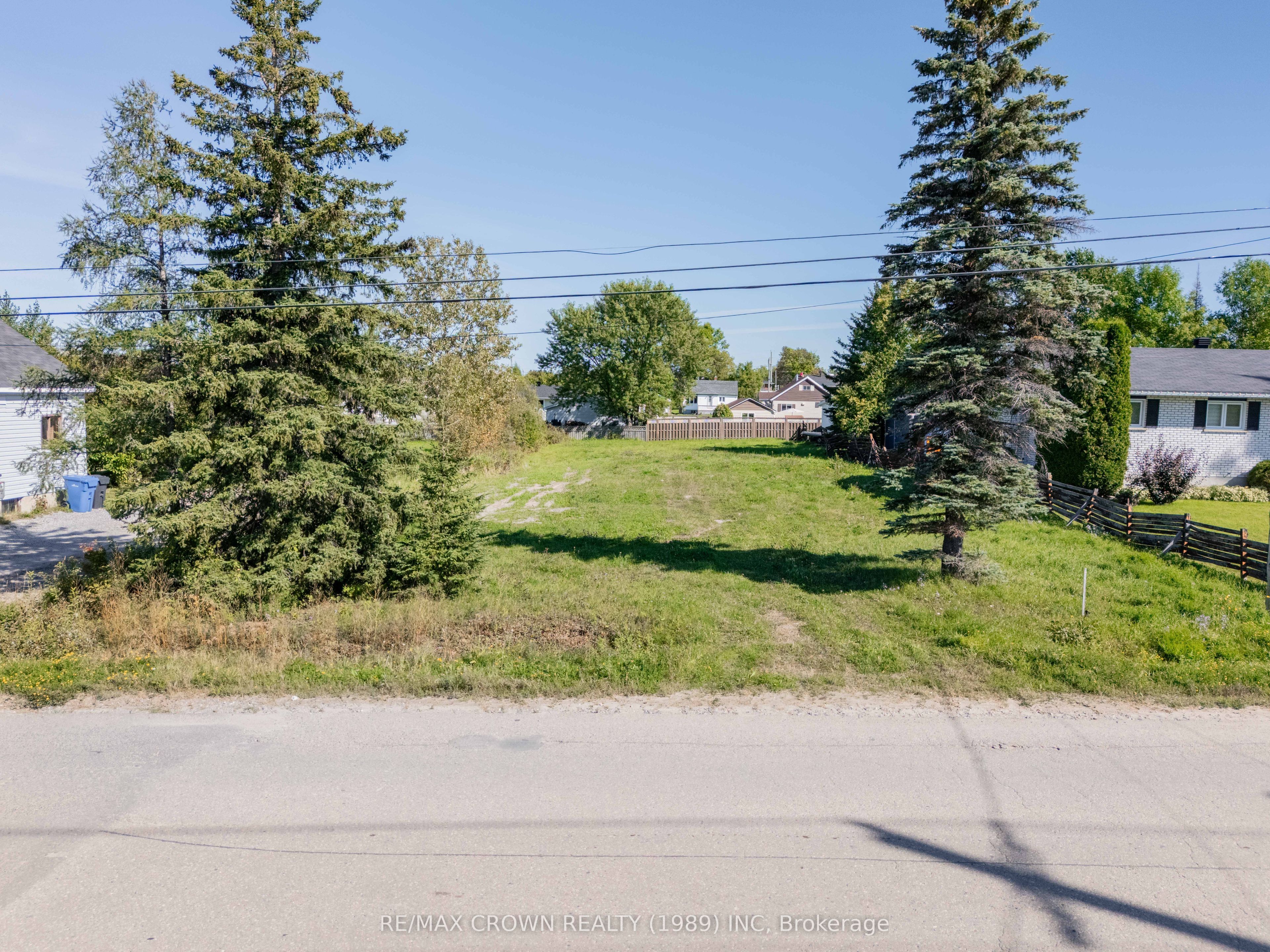 52 Brunelle Road S, Kapuskasing, ON P5N 2T4