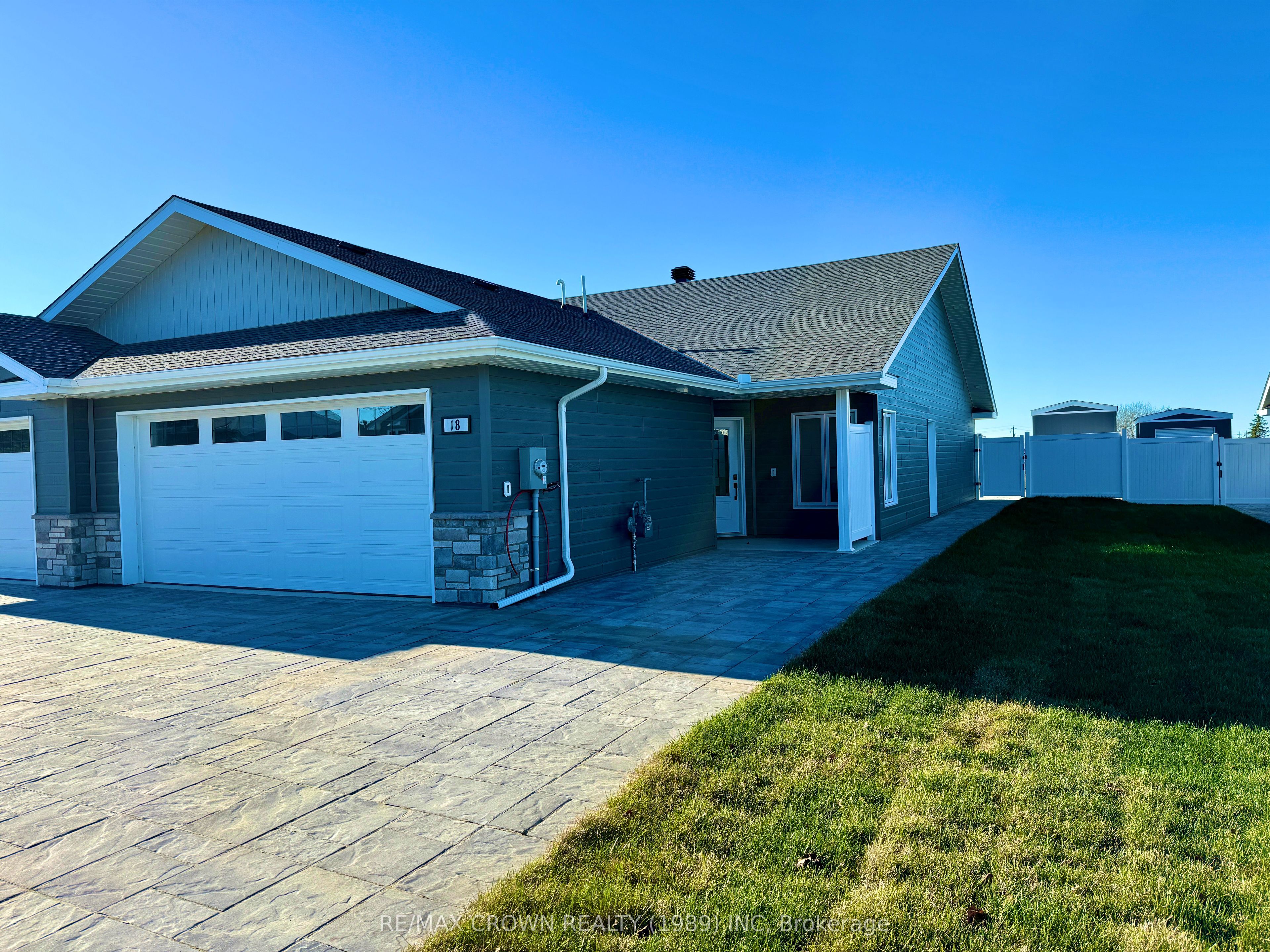 18 Golf Street, Kapuskasing, ON P5N 3J6