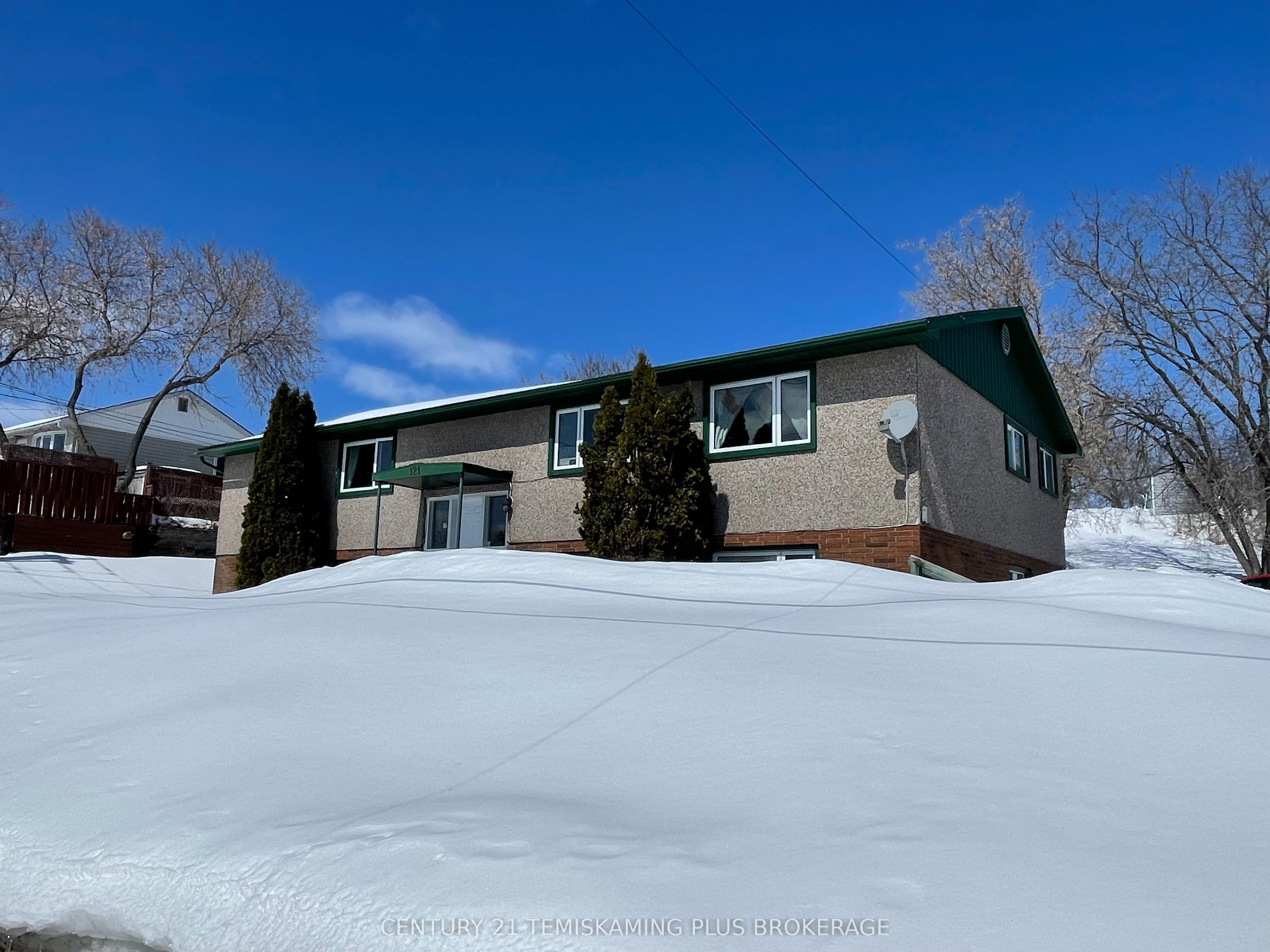121 Elm Avenue, Temiskaming Shores, ON P0J 1P0 photo 2