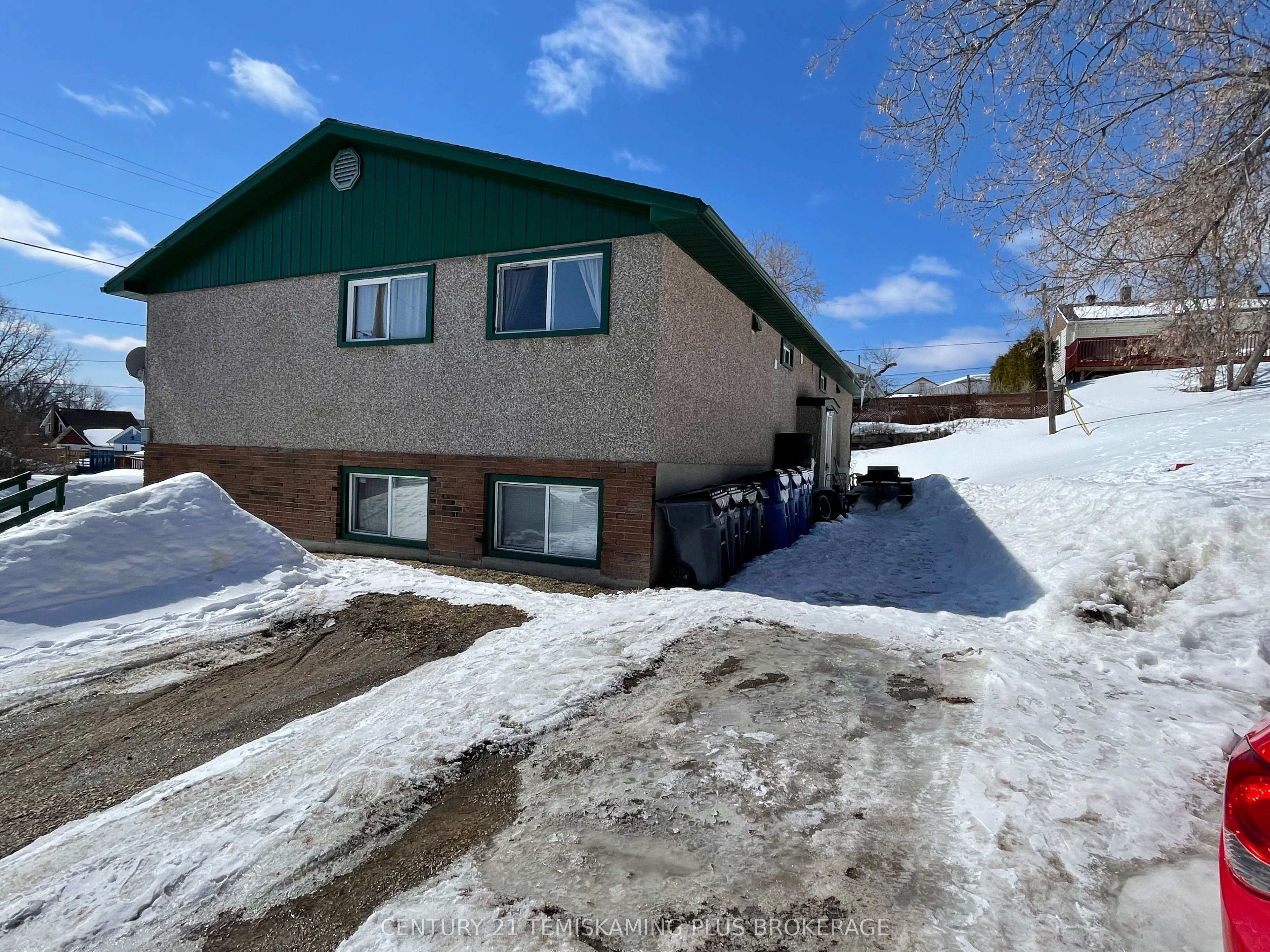121 Elm Avenue, Temiskaming Shores, ON P0J 1P0 photo 3