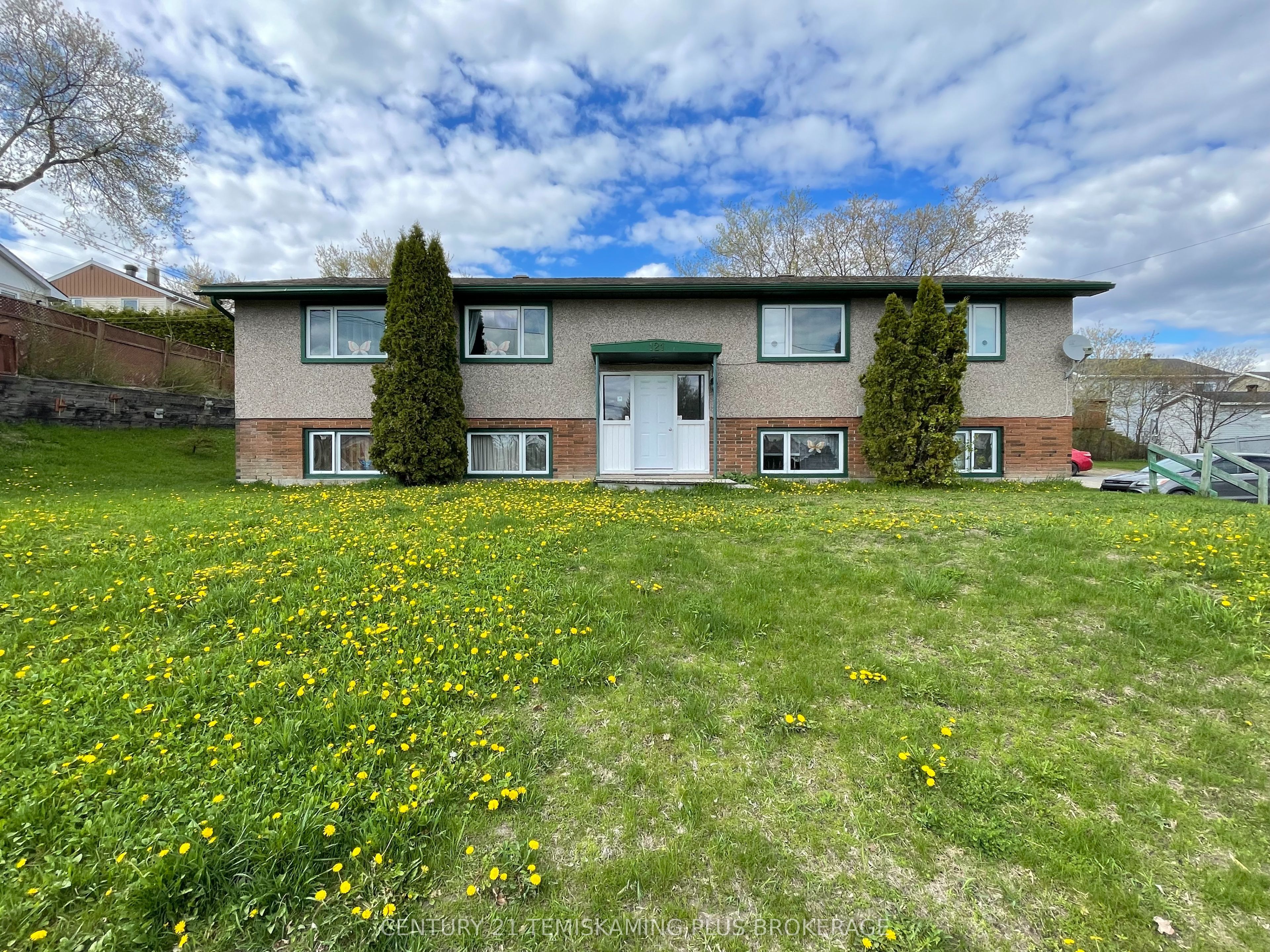 121 Elm Avenue, Temiskaming Shores, ON P0J 1P0 photo 5