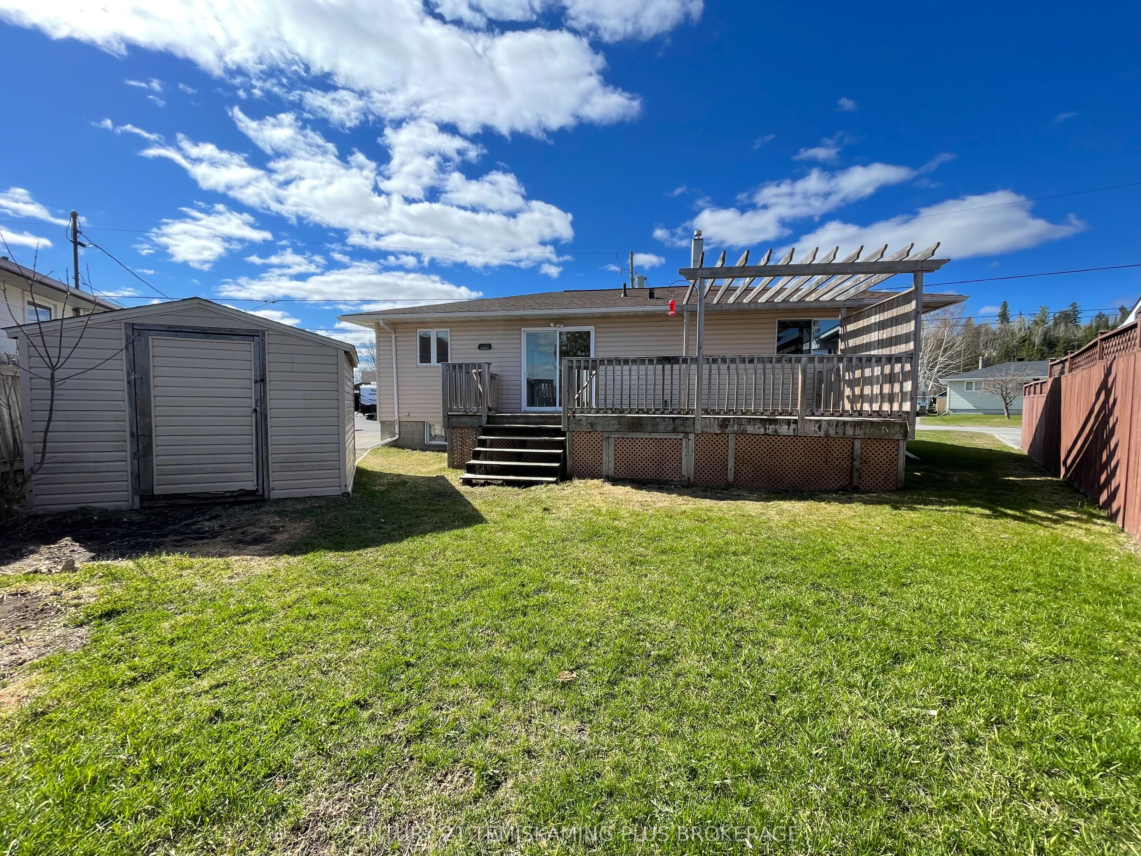 487 Ross Avenue, Temiskaming Shores, ON P0J 1P0 photo 4
