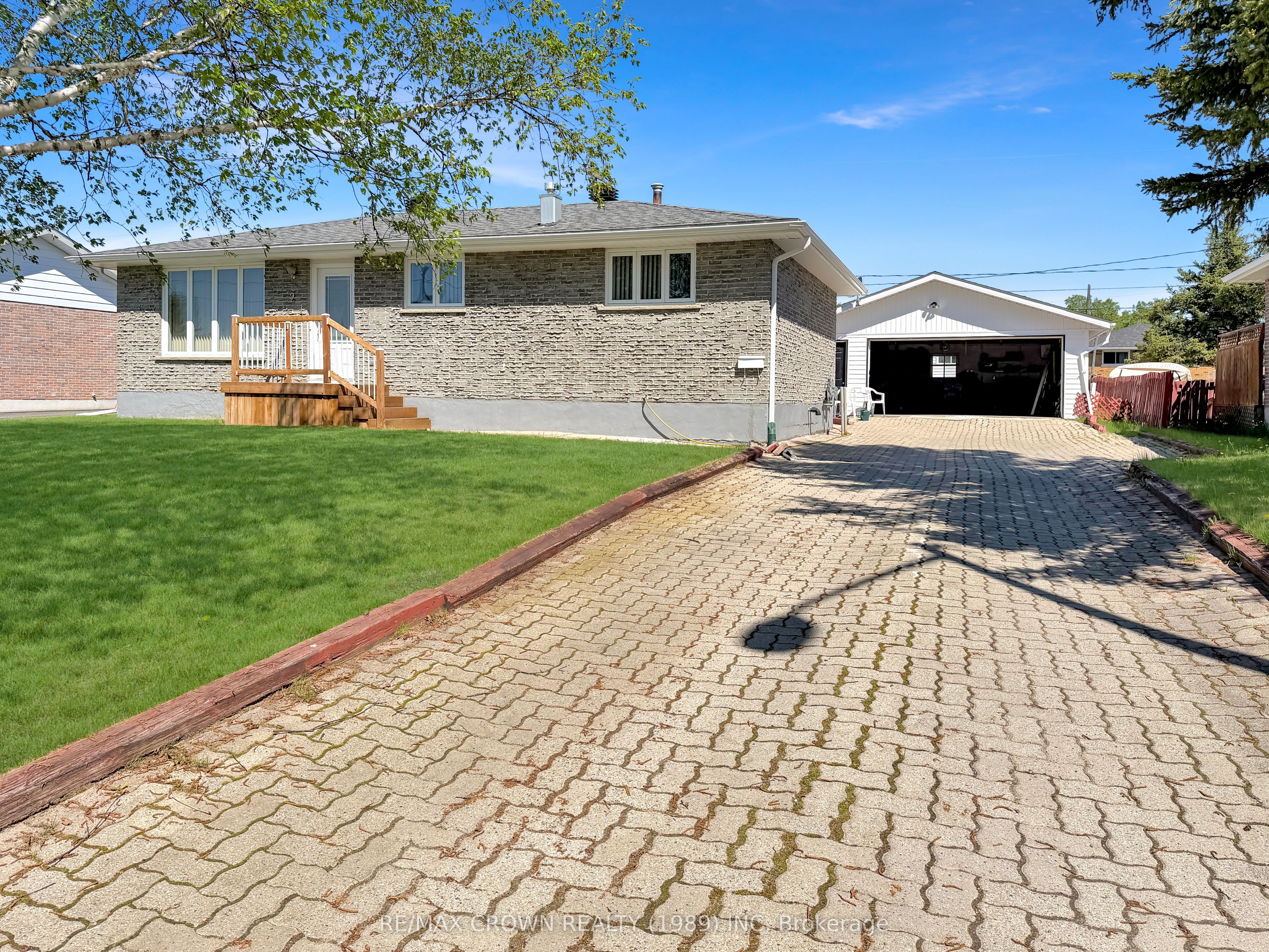 21 Clark Street, Kapuskasing, ON P5N 1L3