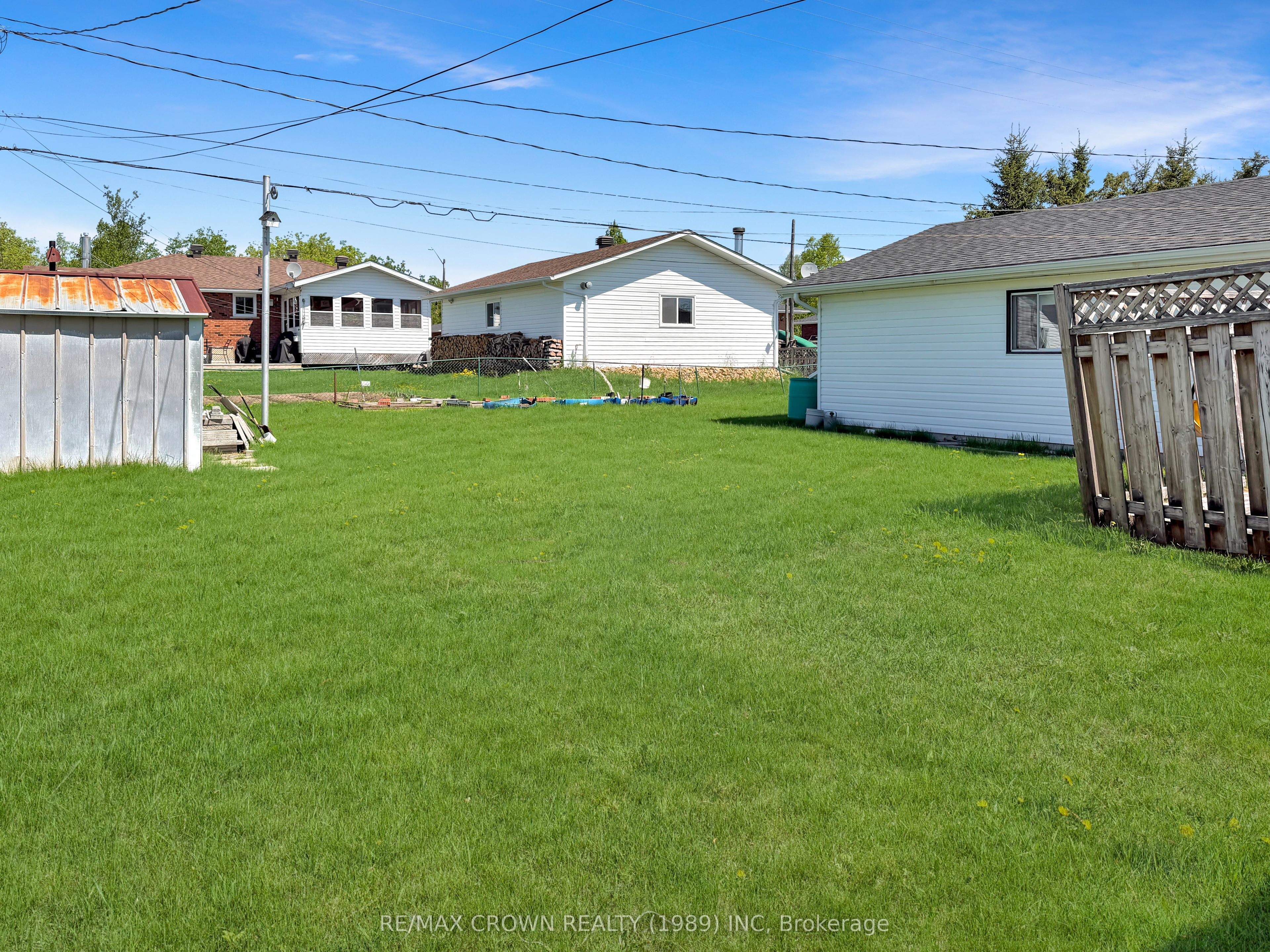 21 Clark Street, Kapuskasing, ON P5N 1L3 photo 2