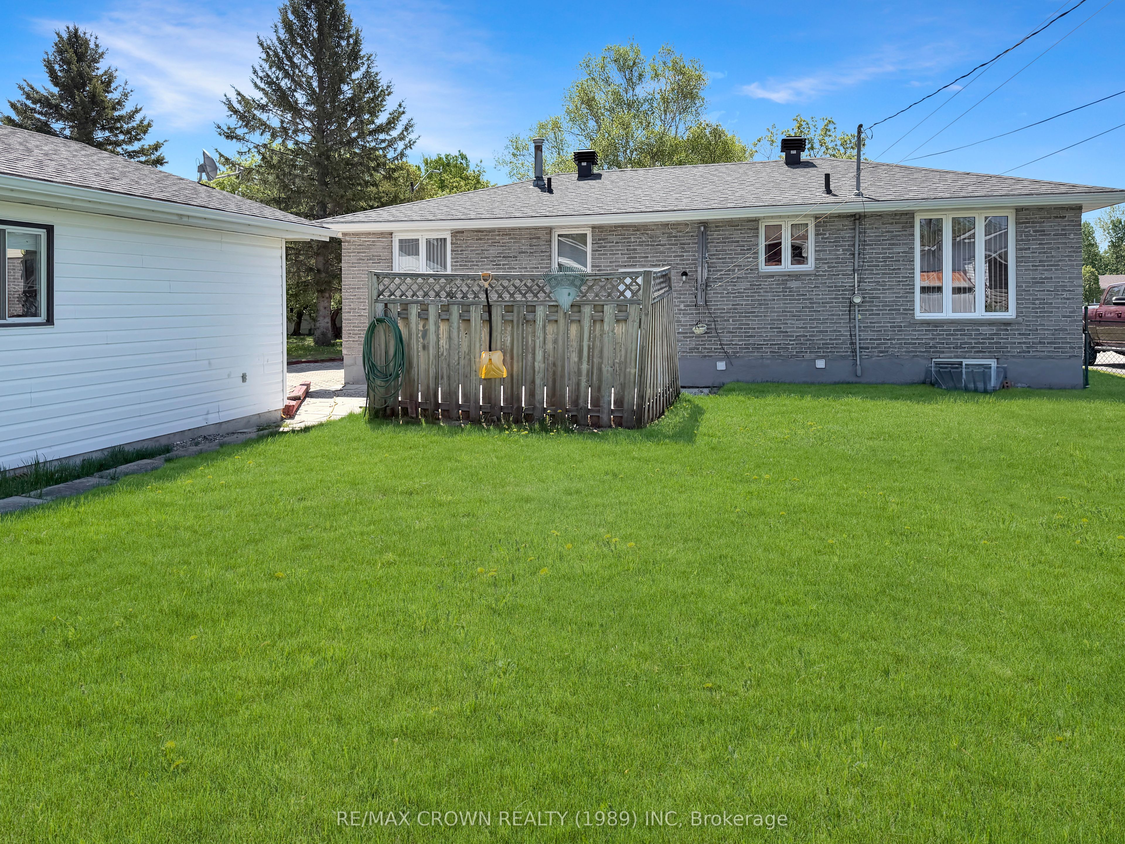 21 Clark Street, Kapuskasing, ON P5N 1L3 photo 3