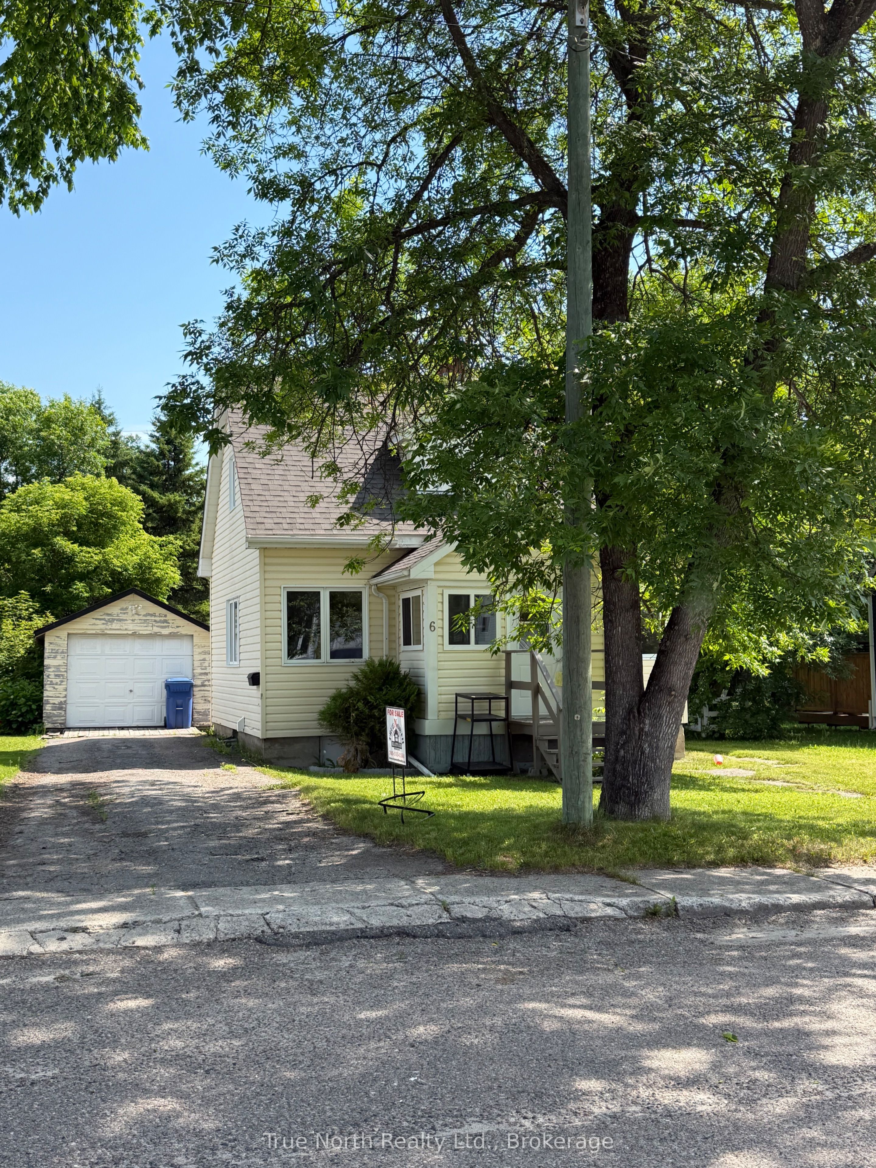 6 Dominion Avenue, Kapuskasing, ON P5N 1N6