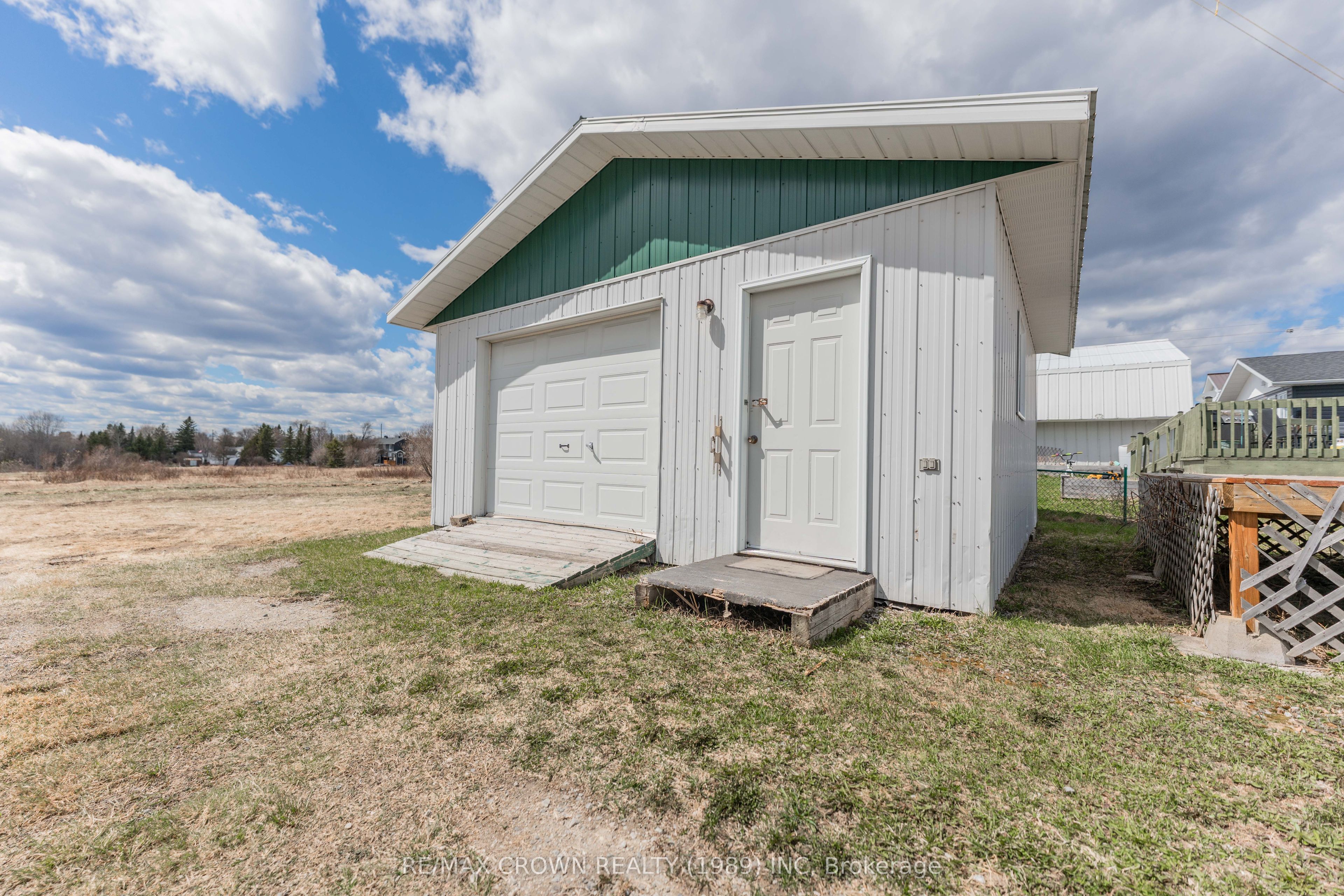 32 Frontenac Crescent, Kapuskasing, ON P5N 2H8 photo 3
