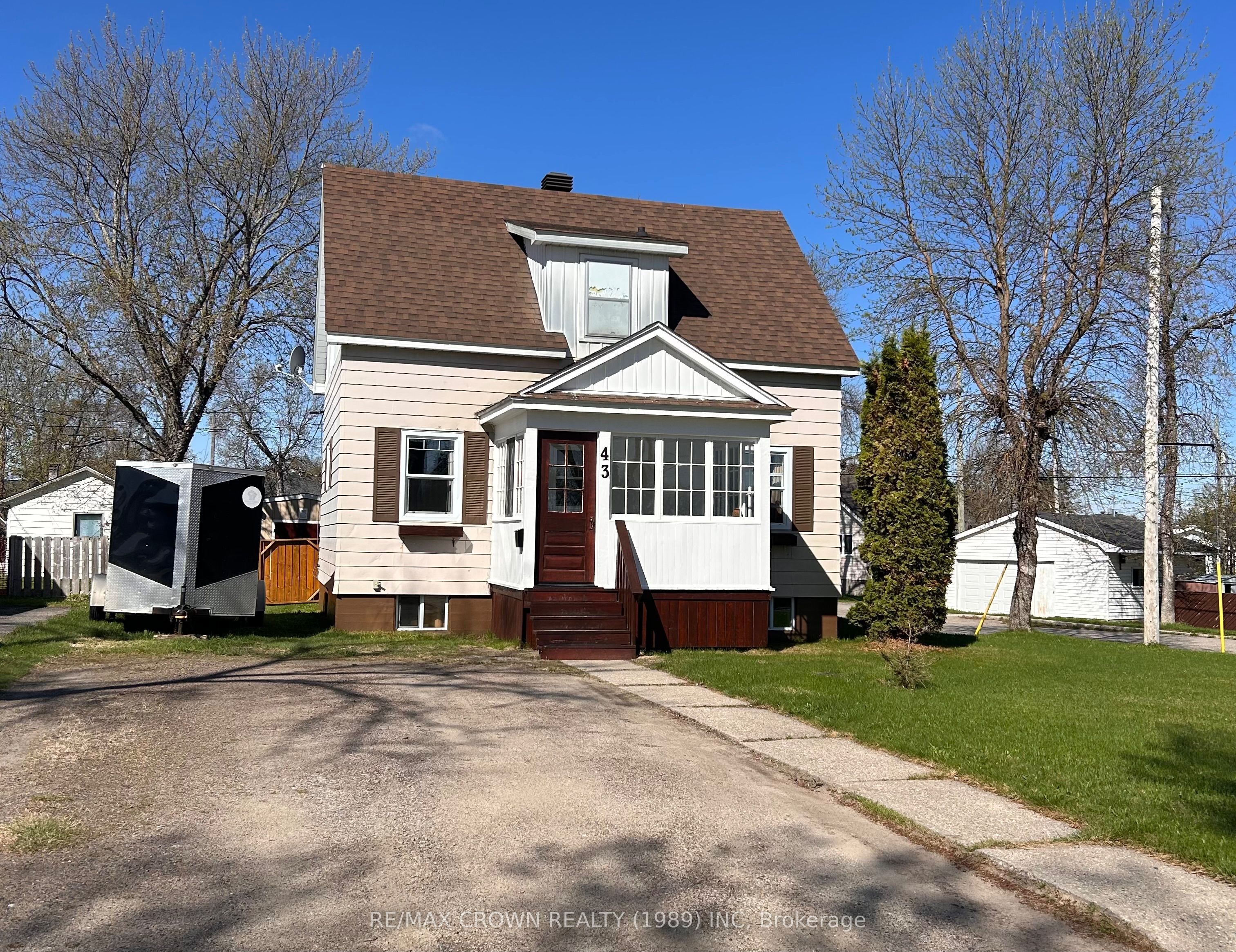 43 Bowman Avenue, Kapuskasing, ON P5N 1M9 photo 2