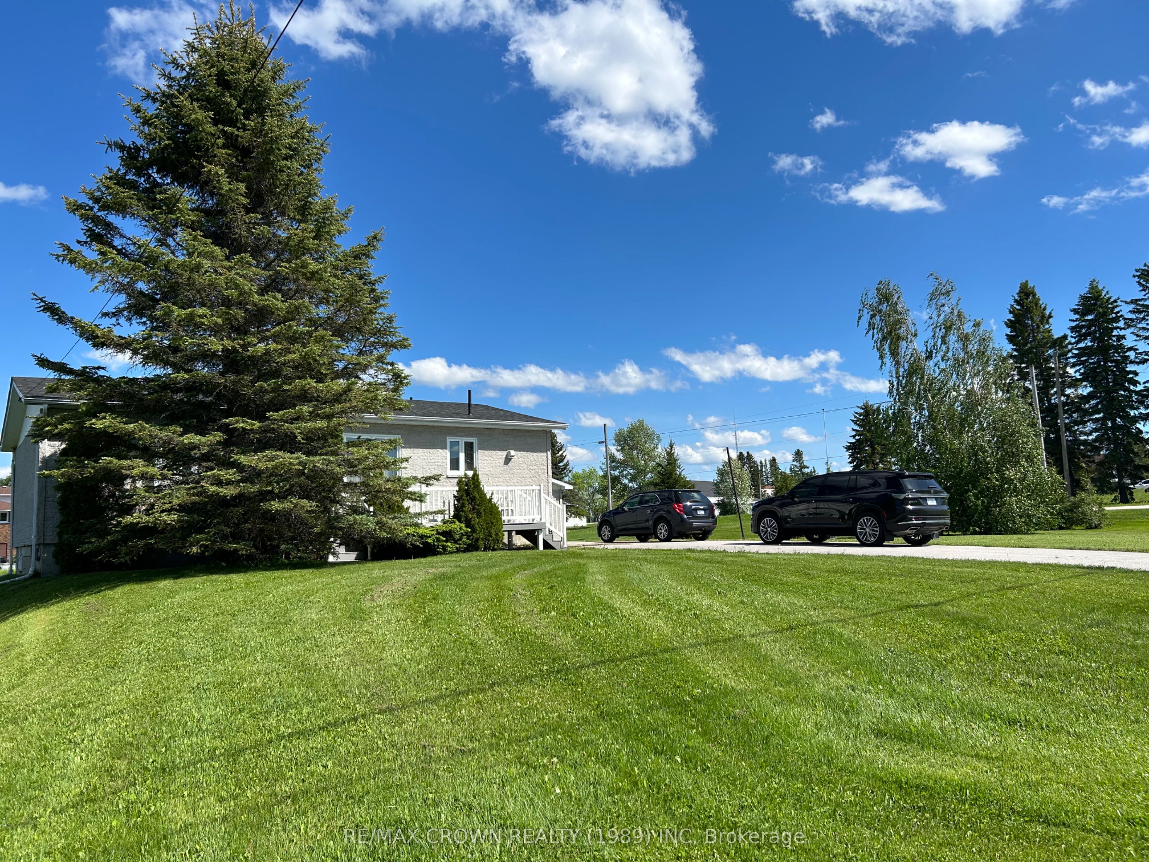 17 Tremblay, Fauquier Avenue S, Kapuskasing, ON P0L 1G0 photo 2