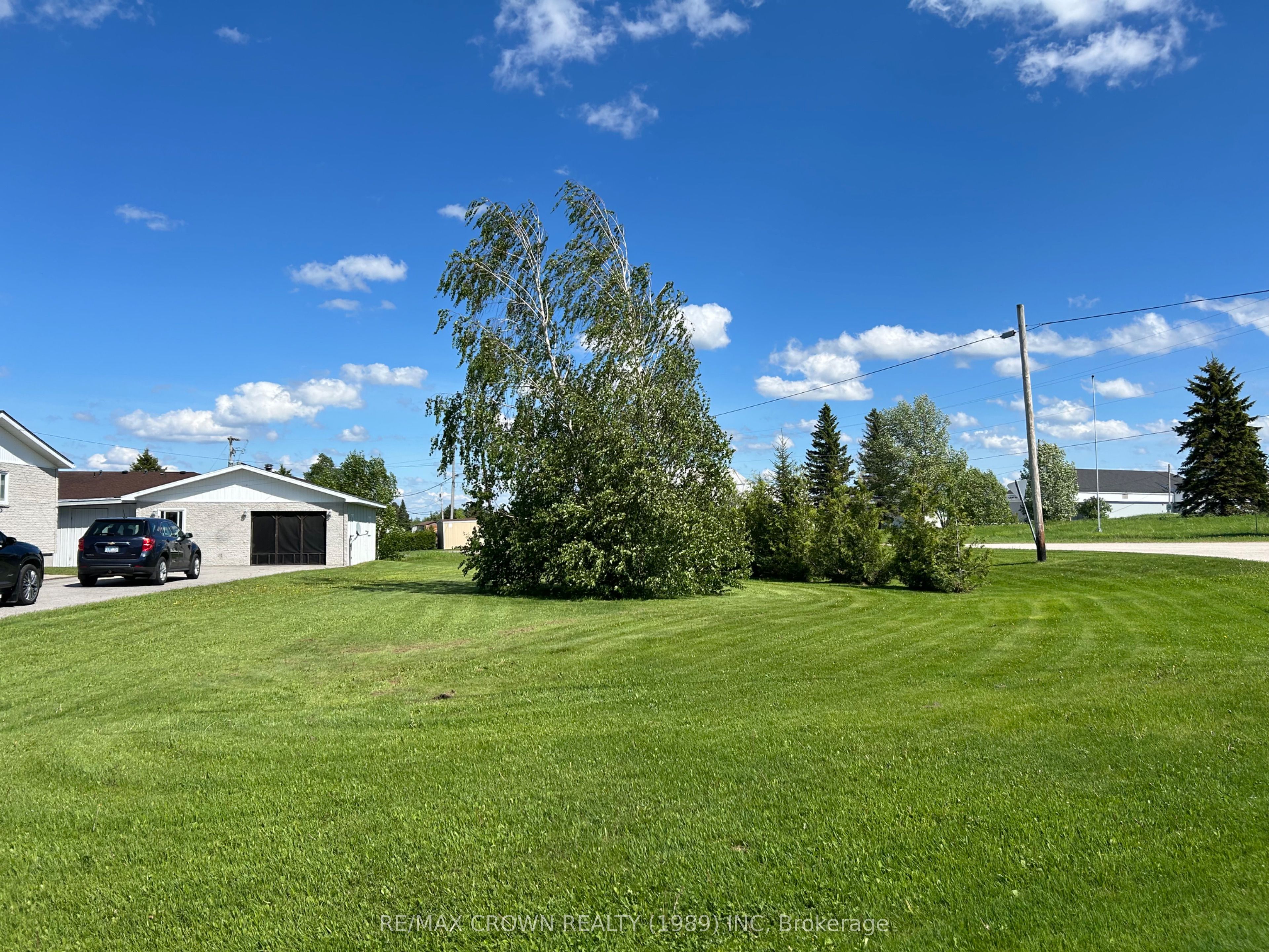 17 Tremblay, Fauquier Avenue S, Kapuskasing, ON P0L 1G0 photo 4