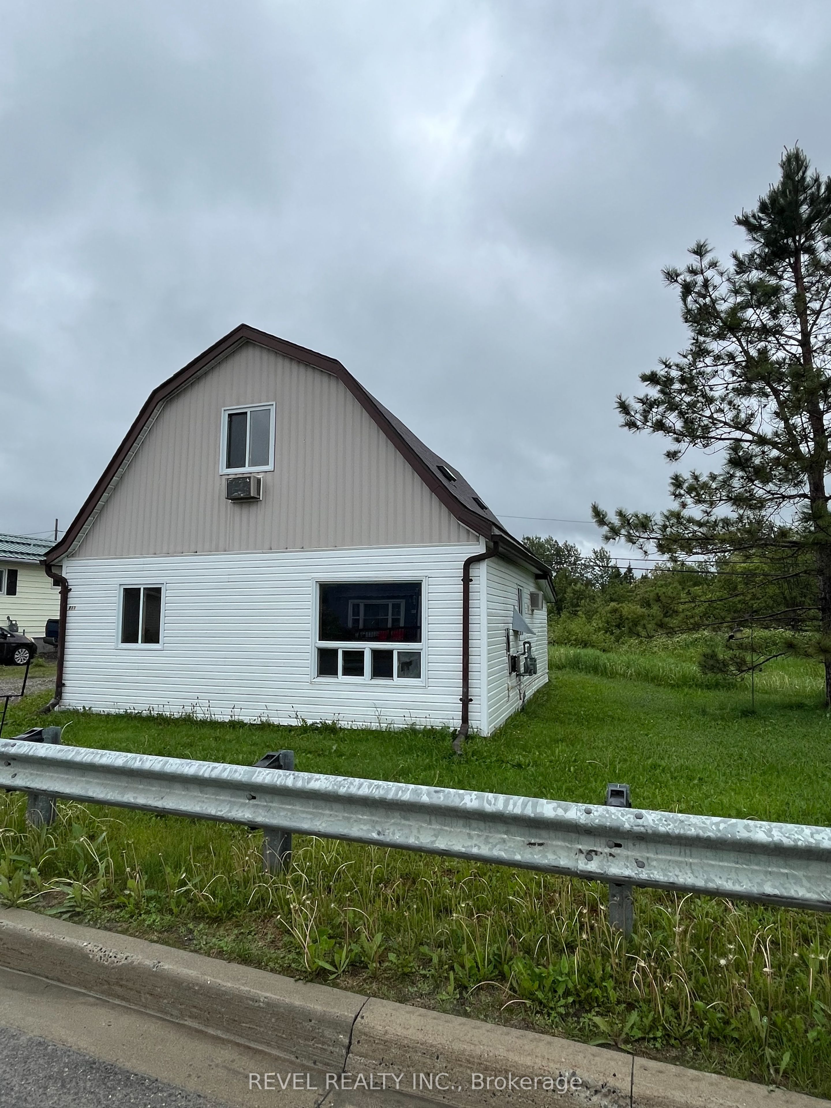 711 Victoria Road, Iroquois Falls, ON P0K 1G0 photo 2