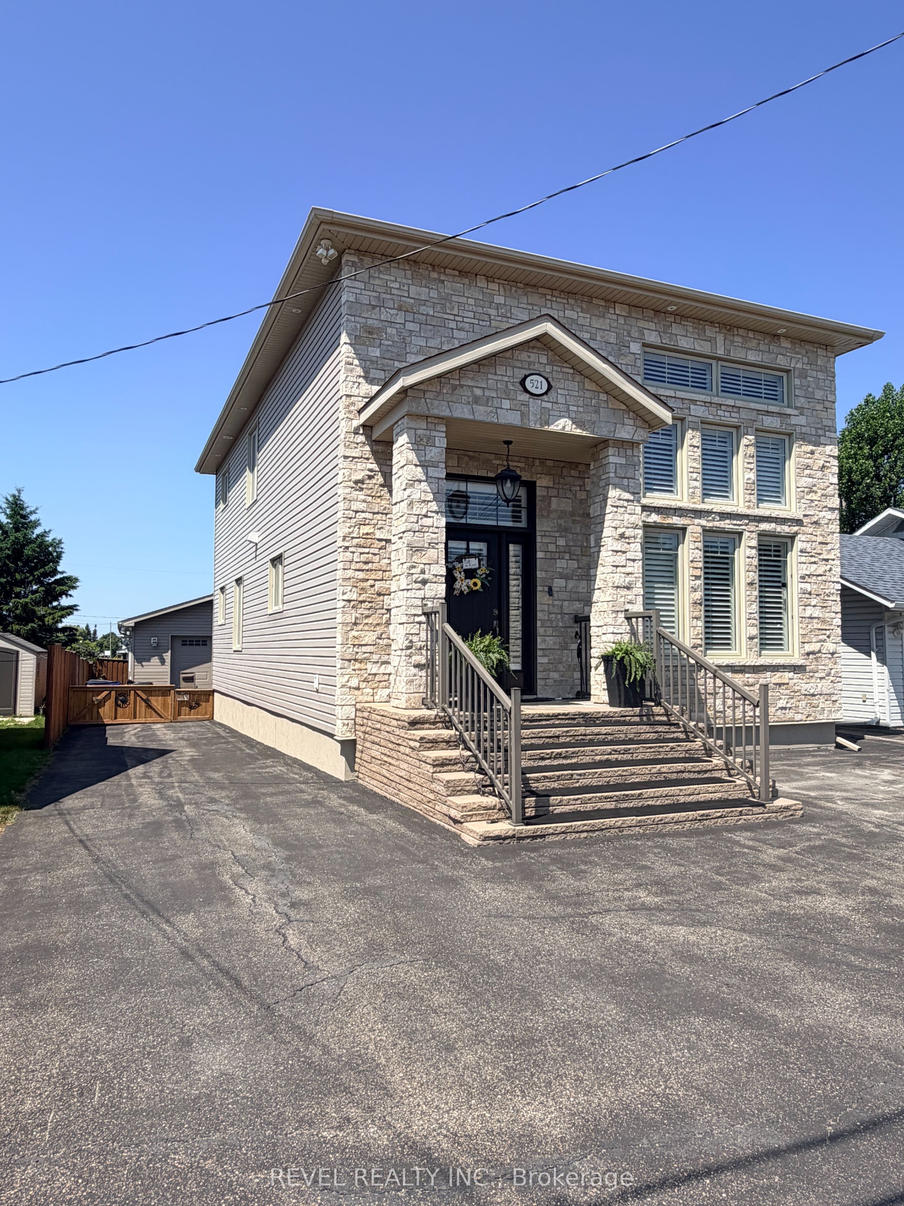 521 Pine Street N, Timmins, ON P4N 6L9